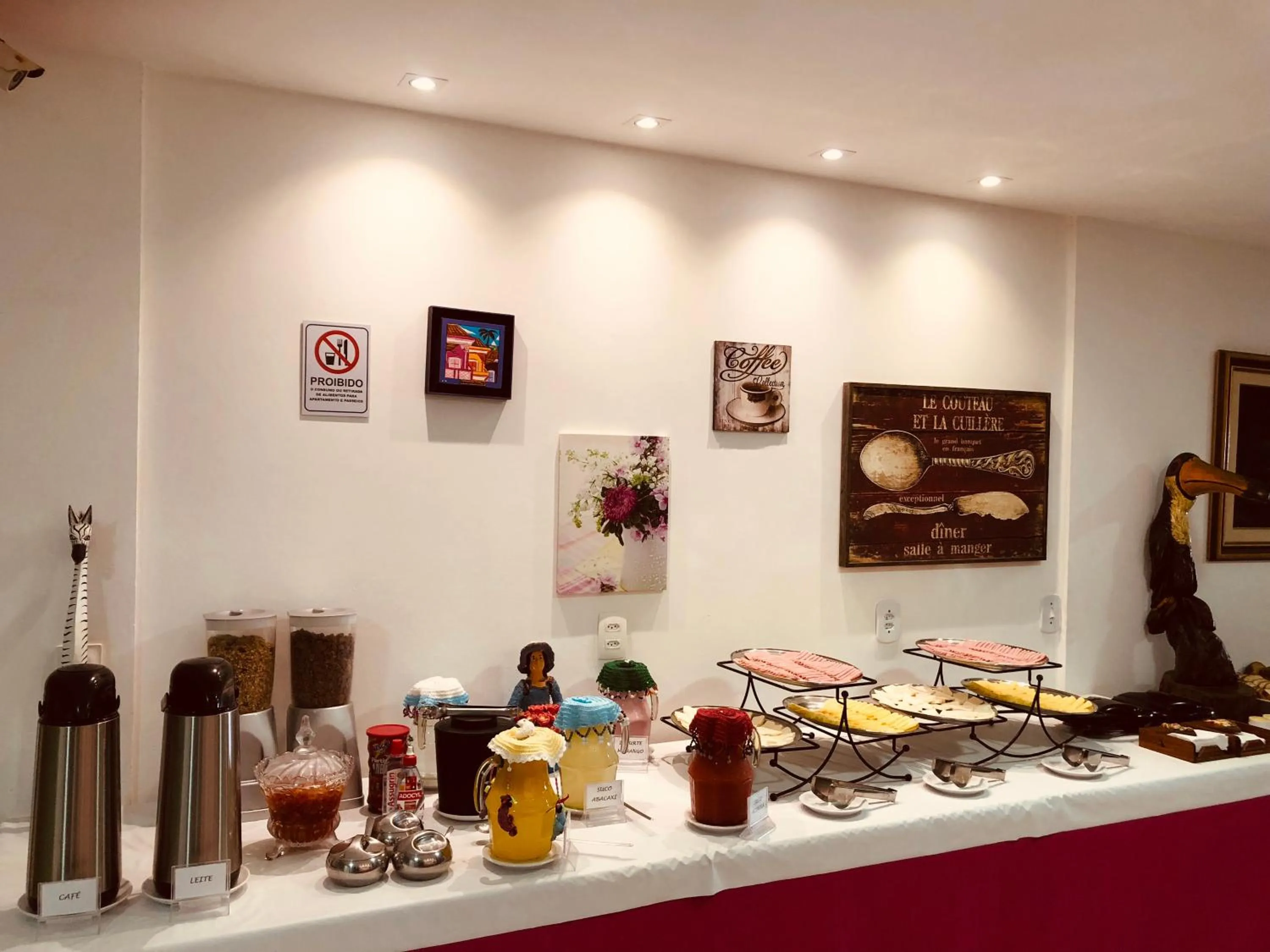 Buffet breakfast in Pousada Maraoka