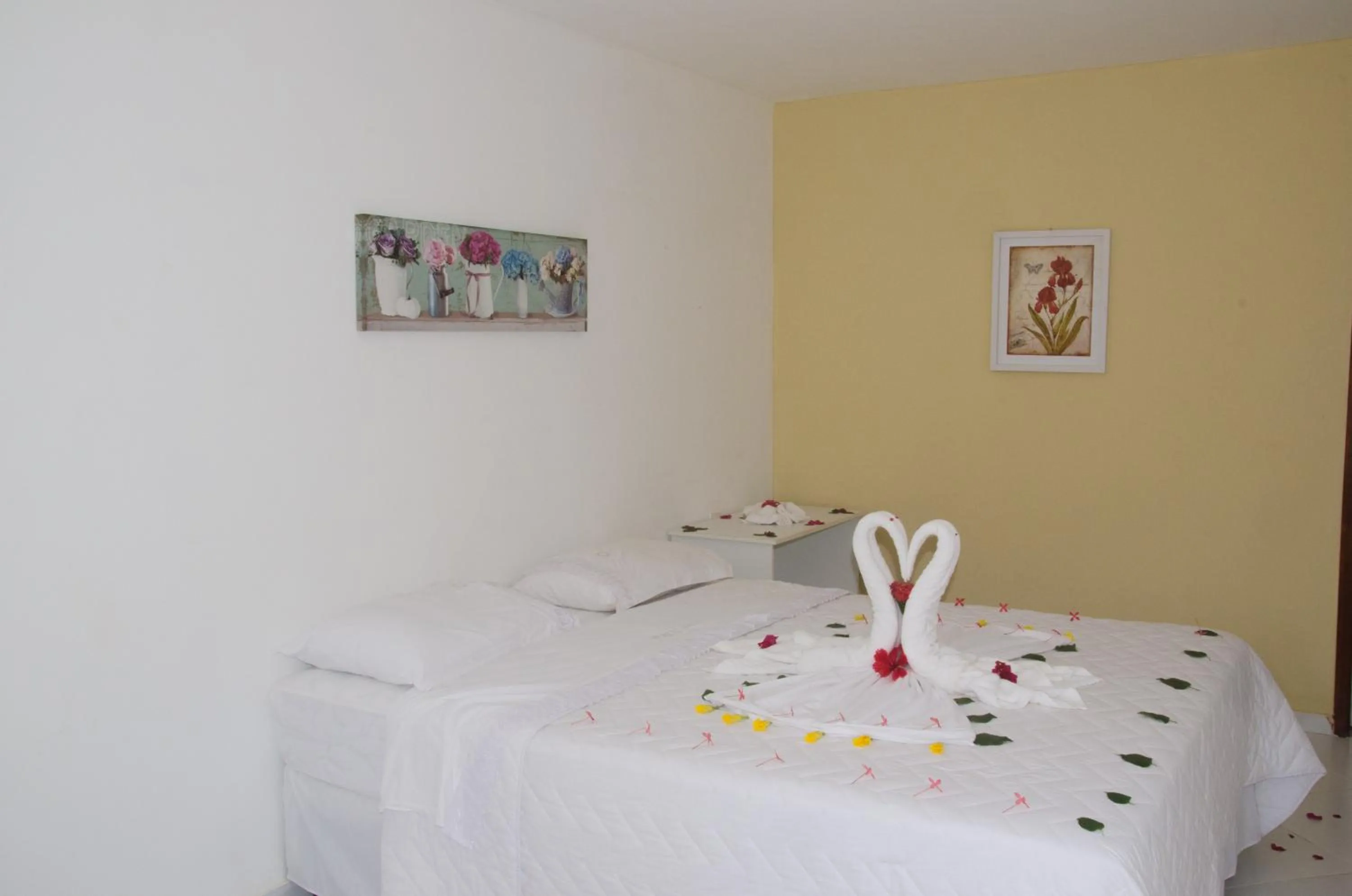 Bedroom, Bed in Pousada Maraoka