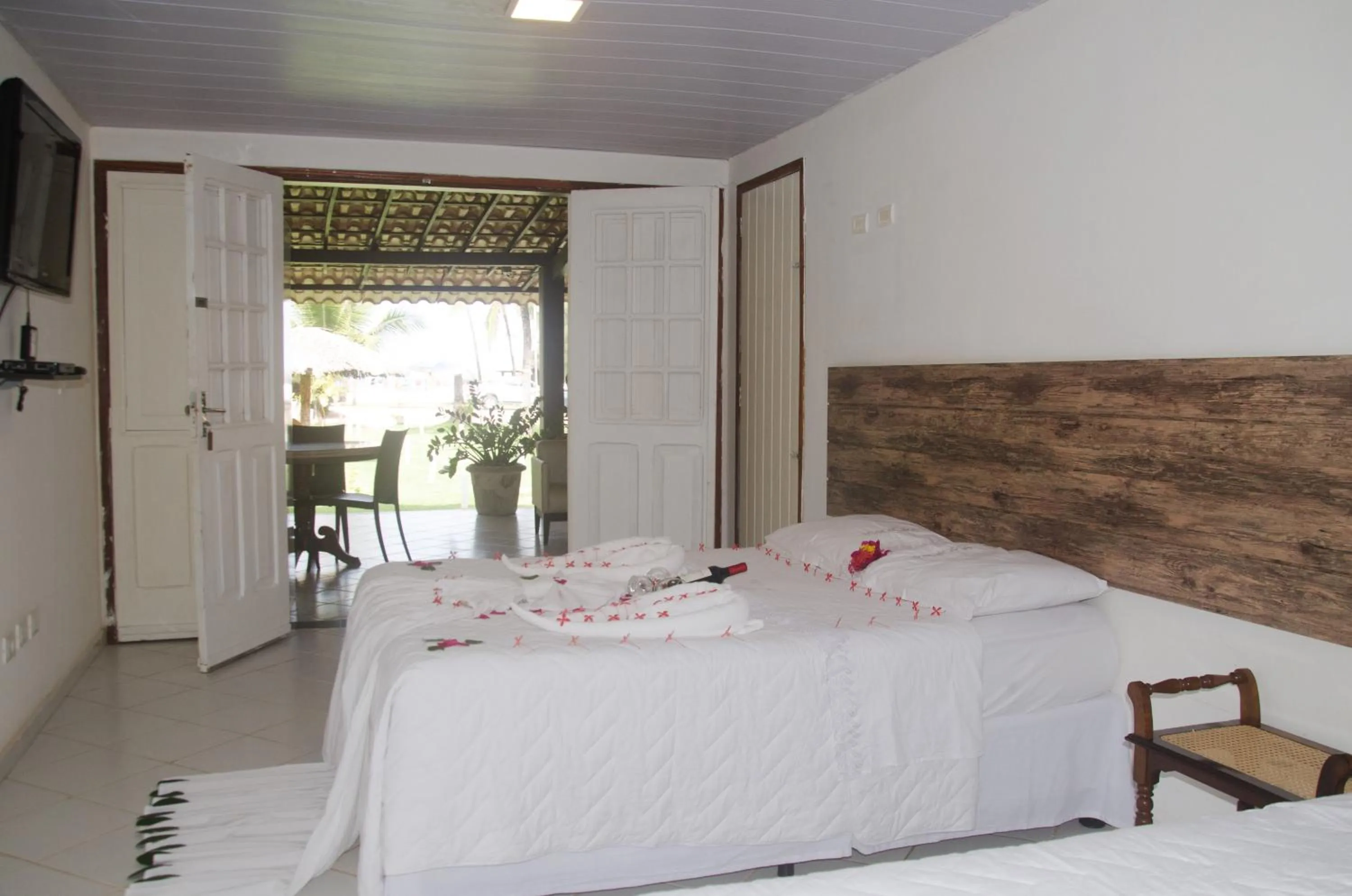 View (from property/room), Bed in Pousada Maraoka