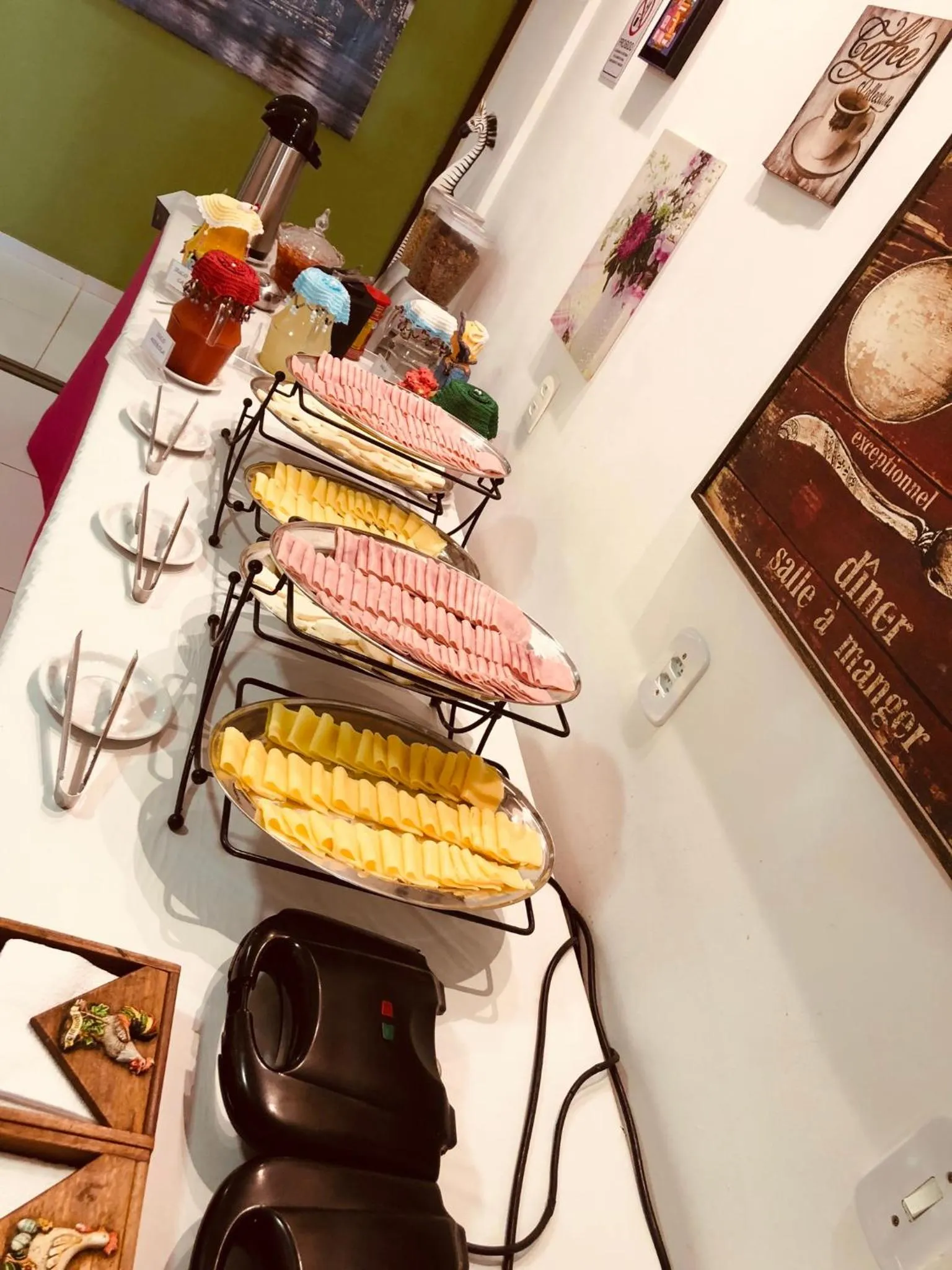 Buffet breakfast in Pousada Maraoka