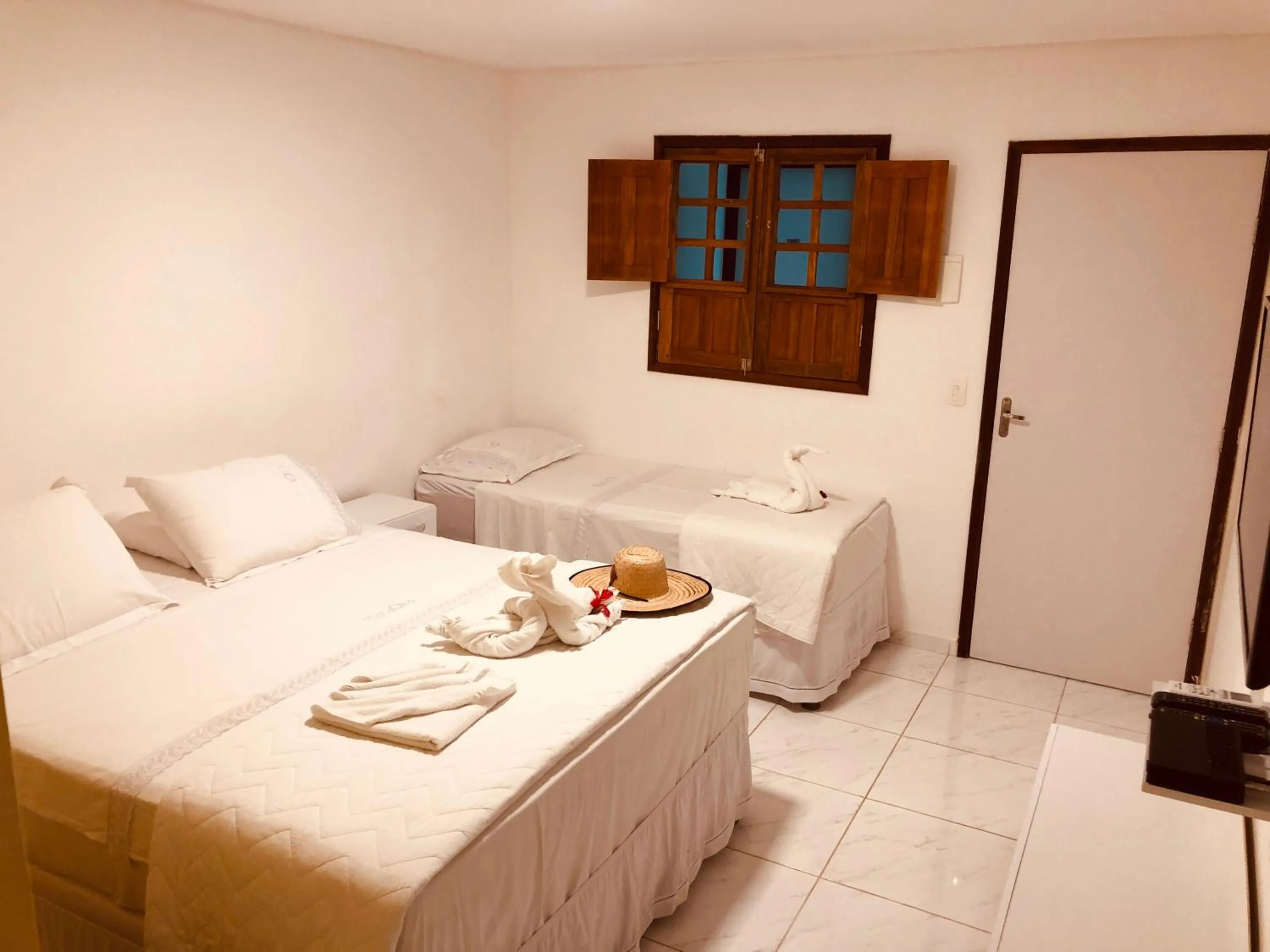 Bedroom, Bed in Pousada Maraoka