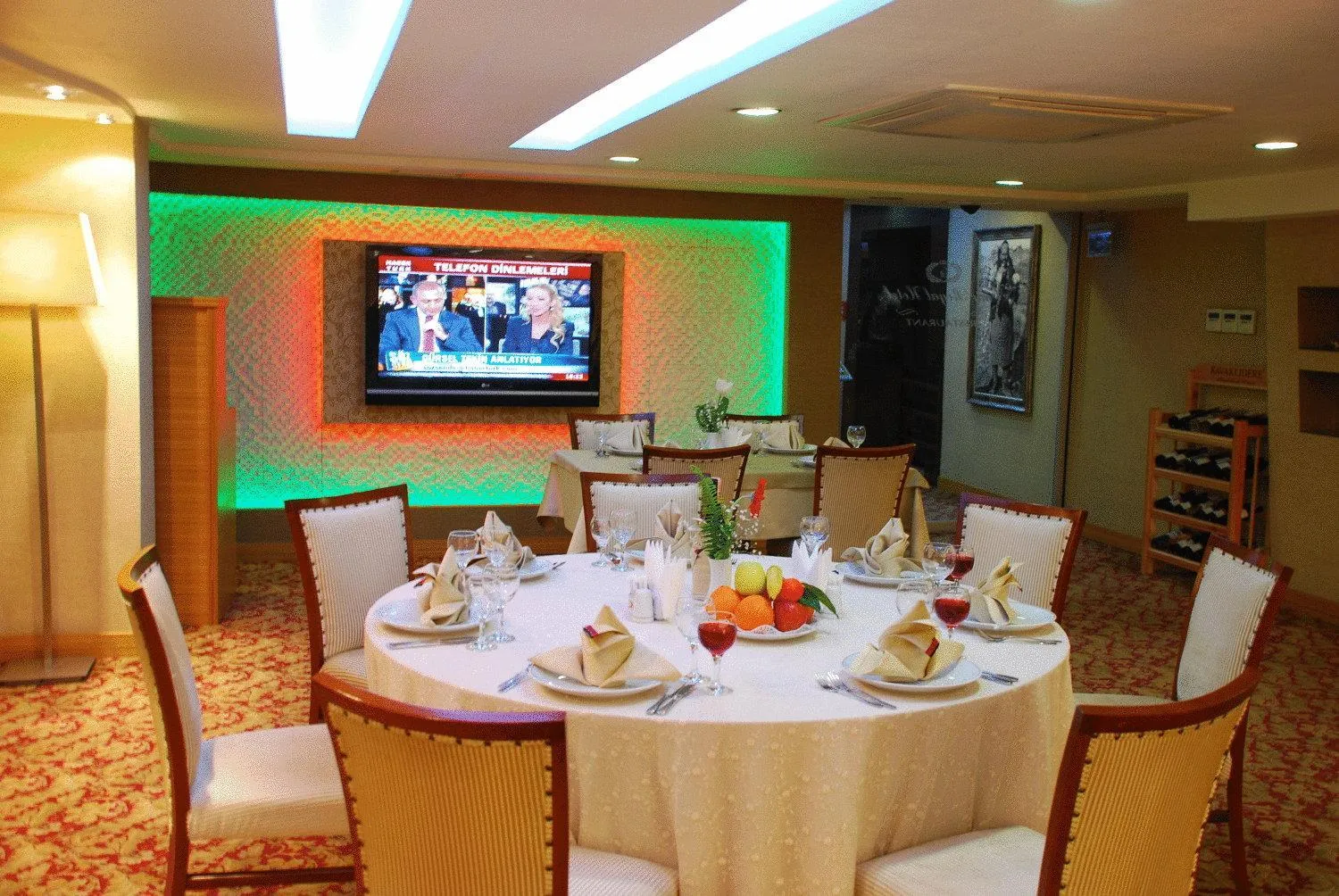 Restaurant/places to eat in Emir Royal Hotel