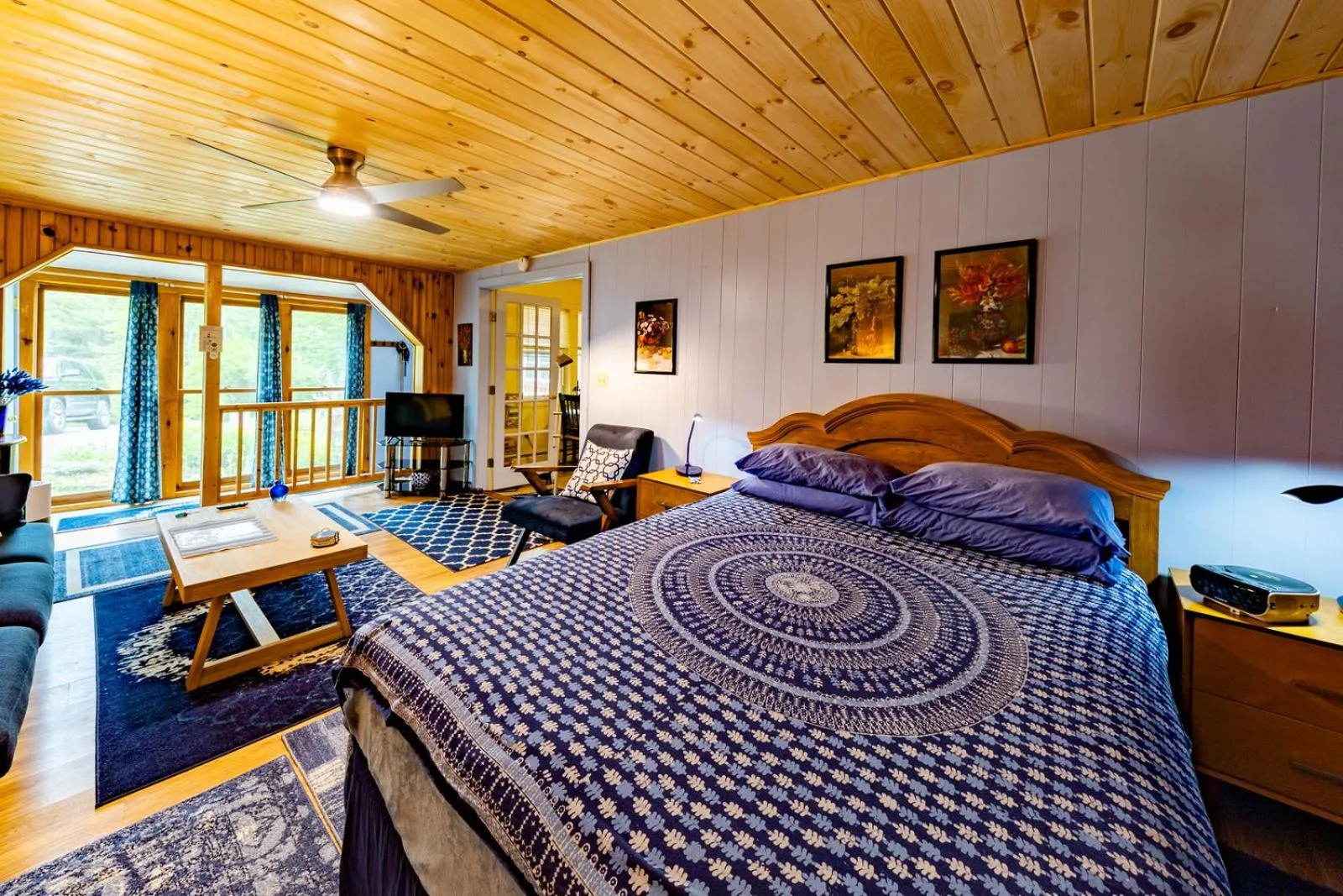 Bed in Cavalier Cottage B&B