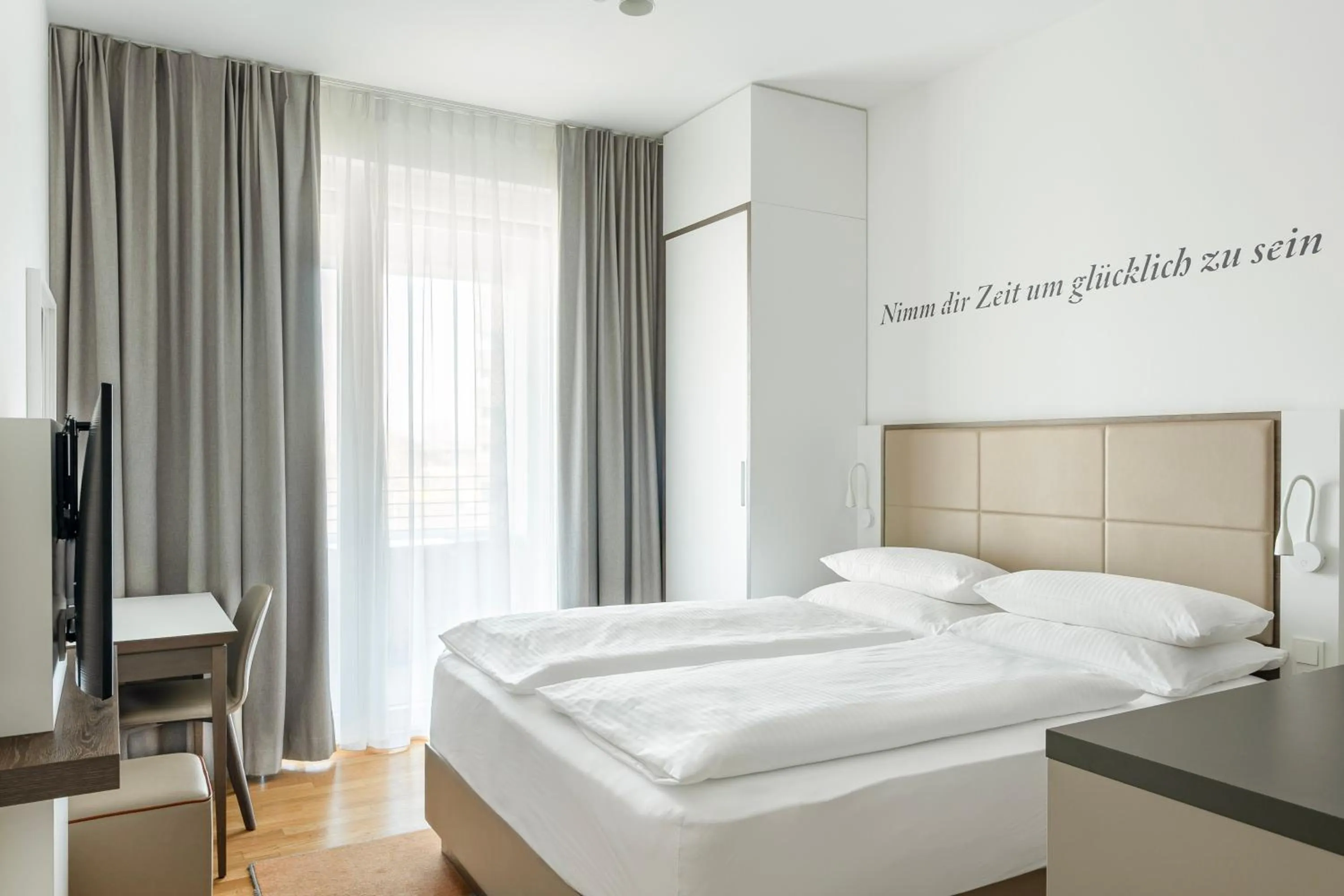 Photo of the whole room, Bed in HighPark Berlin am Potsdamer Platz