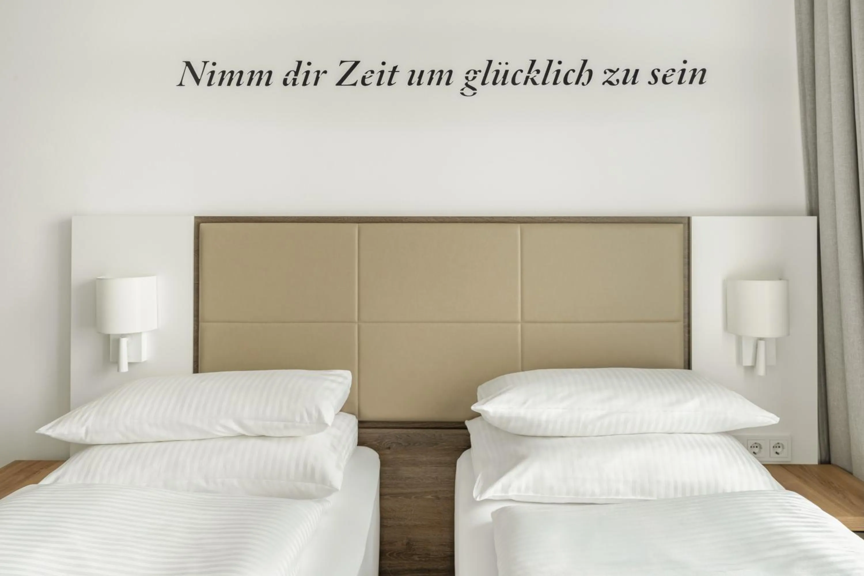 Studio with two single beds in HighPark Berlin am Potsdamer Platz