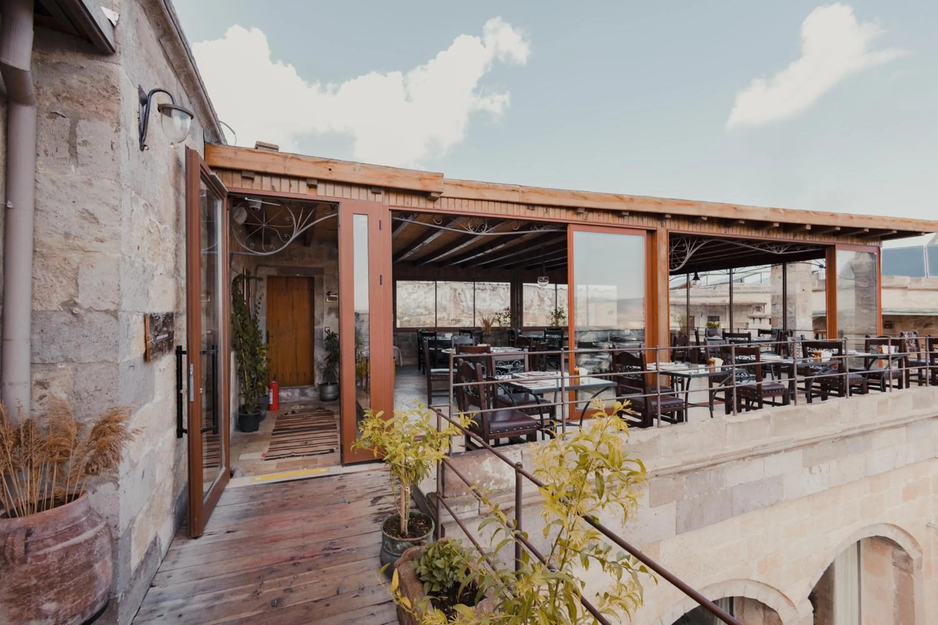 Restaurant/places to eat in Sultan Cave Suites