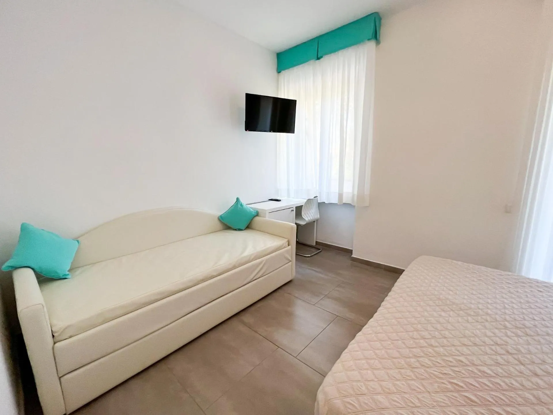 Bedroom, Bed in Hotel Brigantino