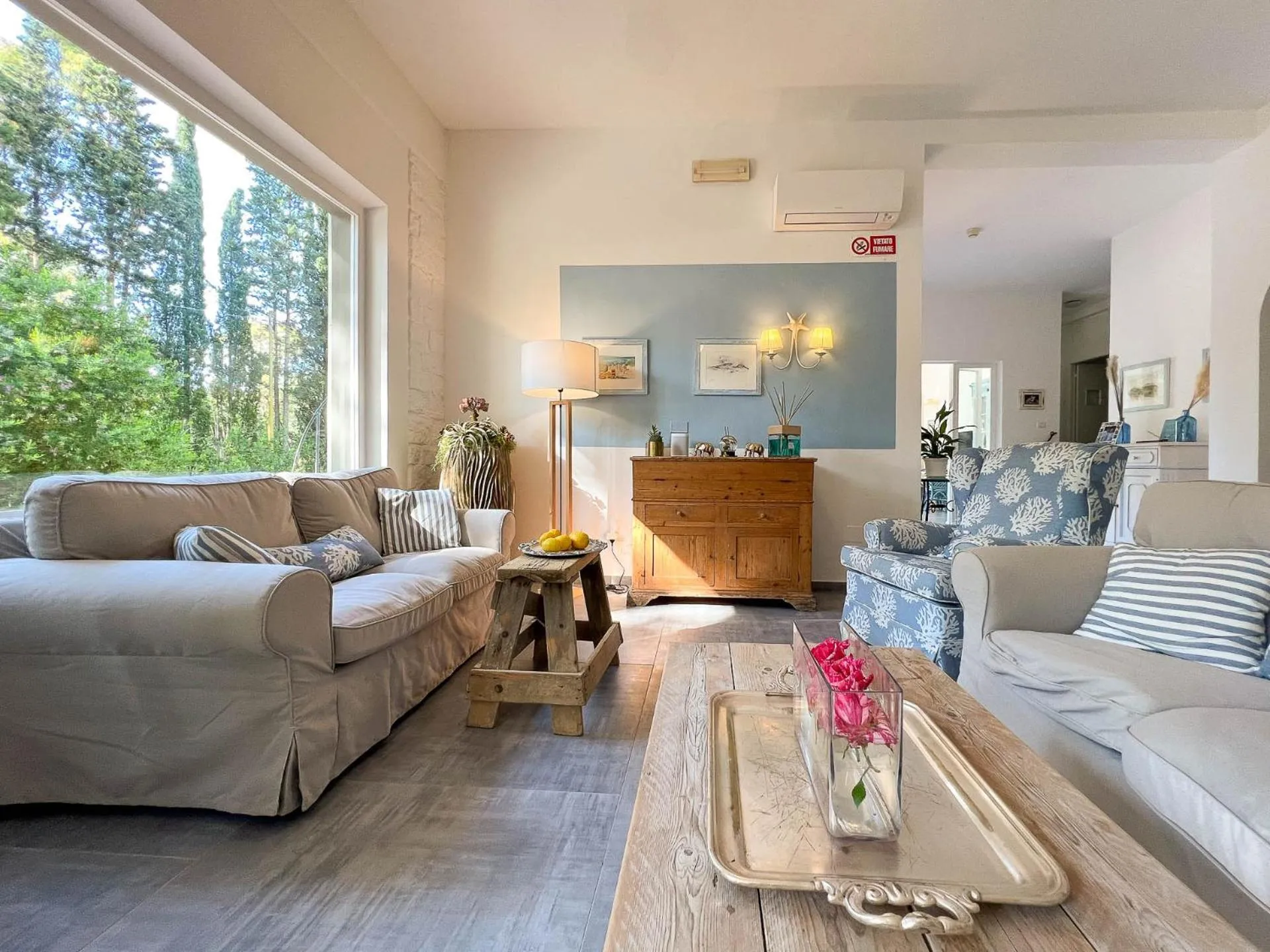 Seating area in Hotel Brigantino