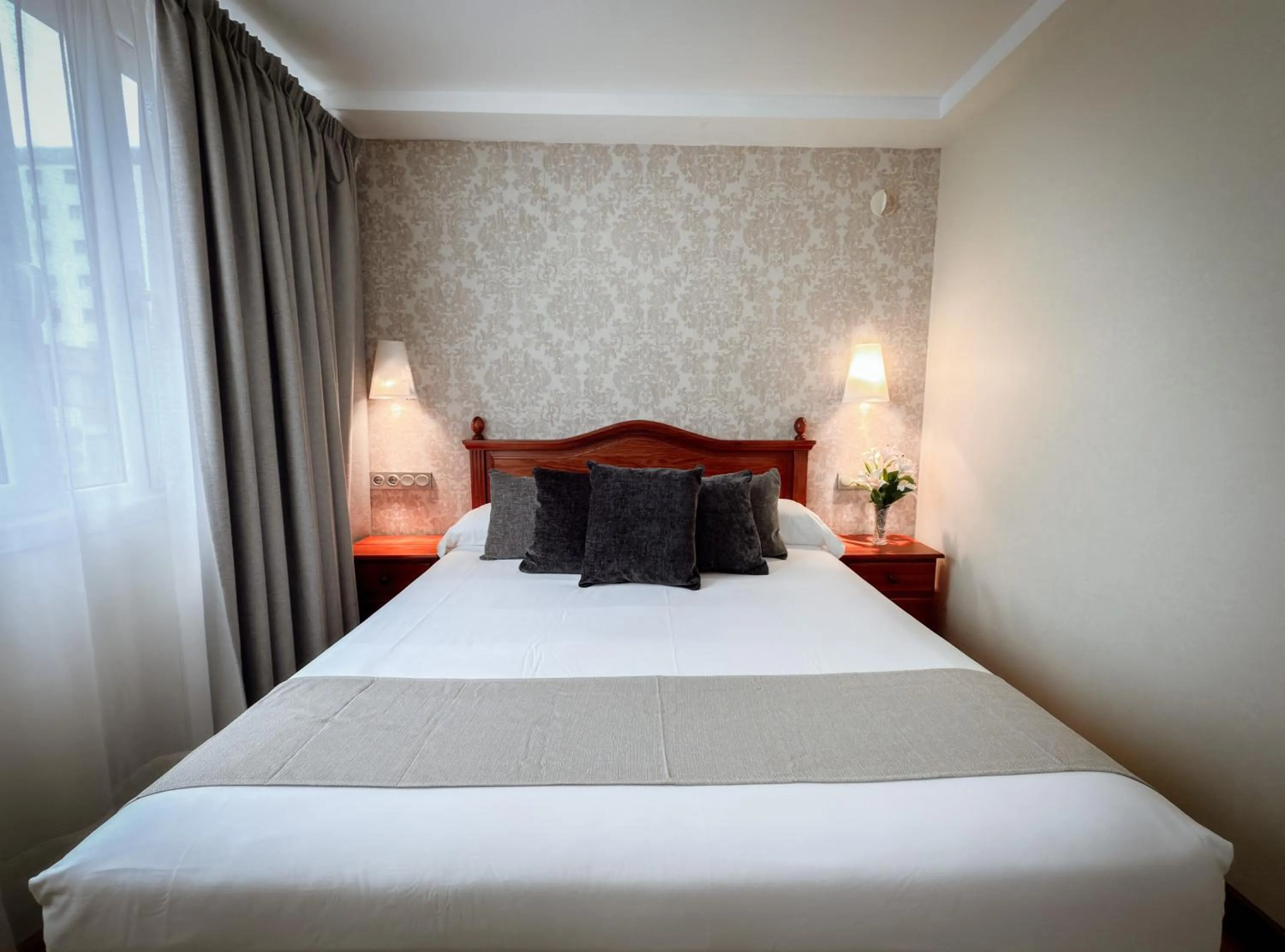 Bedroom, Bed in Hotel Villa De Ermua