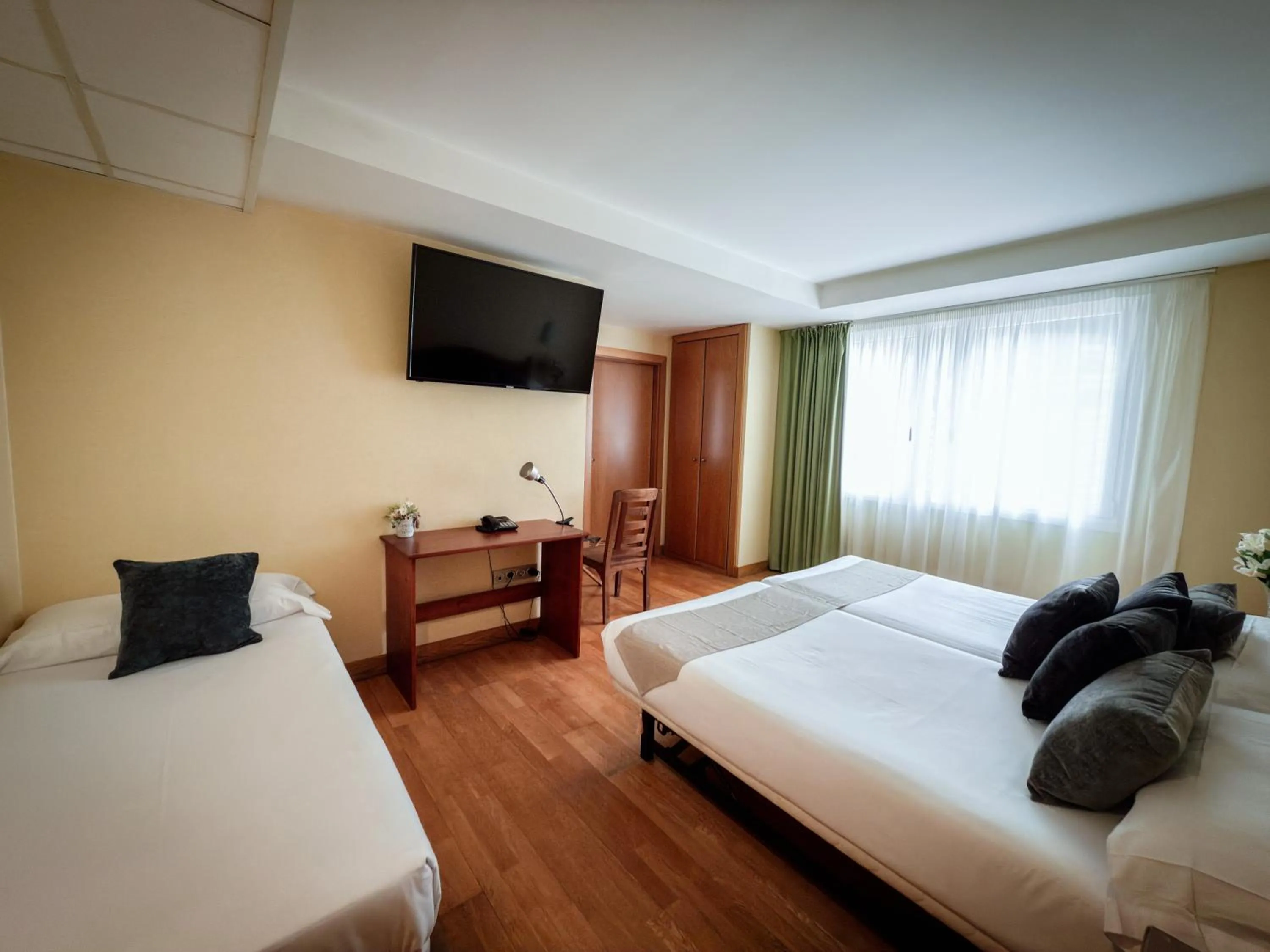 Bedroom, Bed in Hotel Villa De Ermua