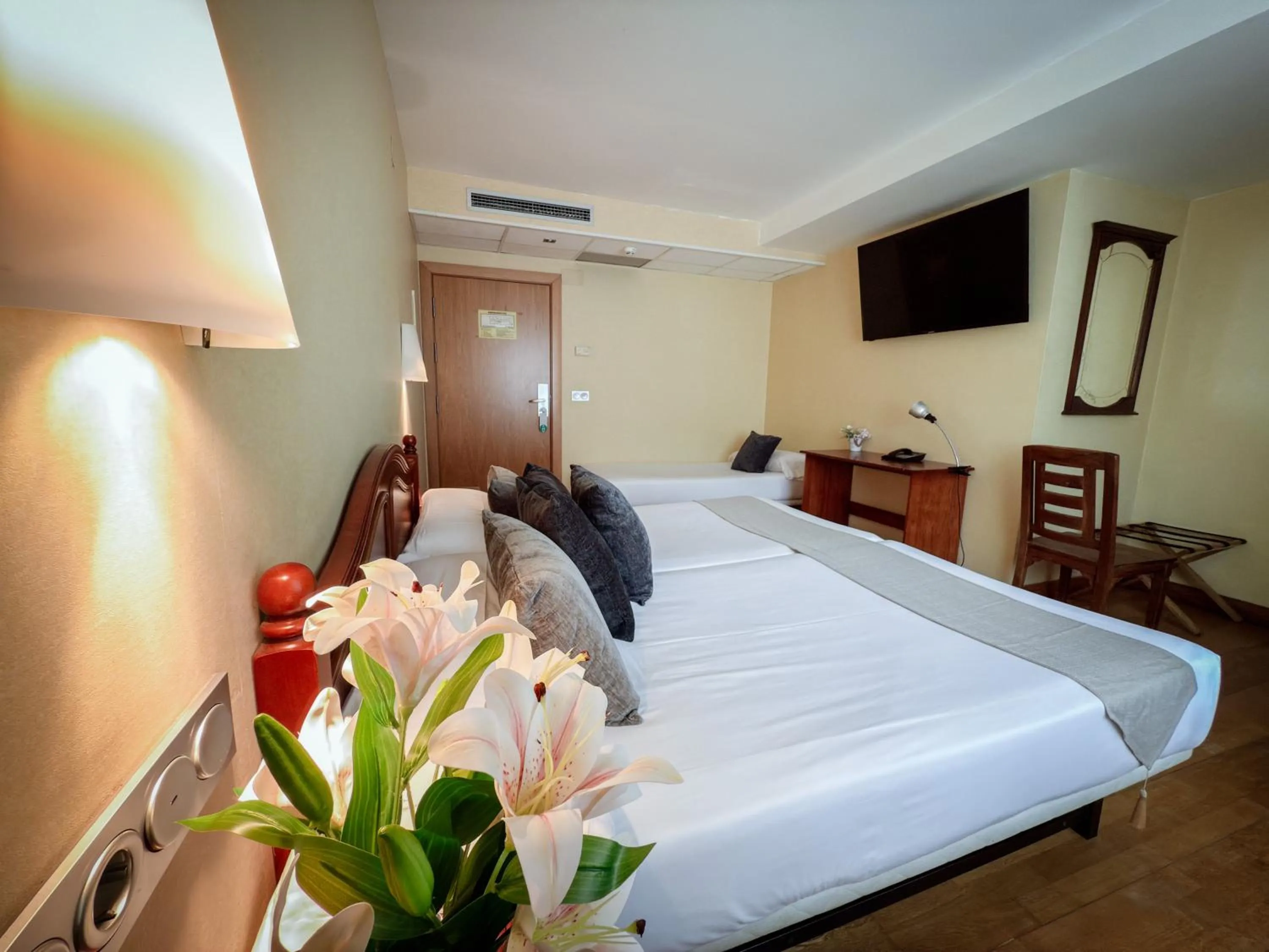 Bedroom, Bed in Hotel Villa De Ermua