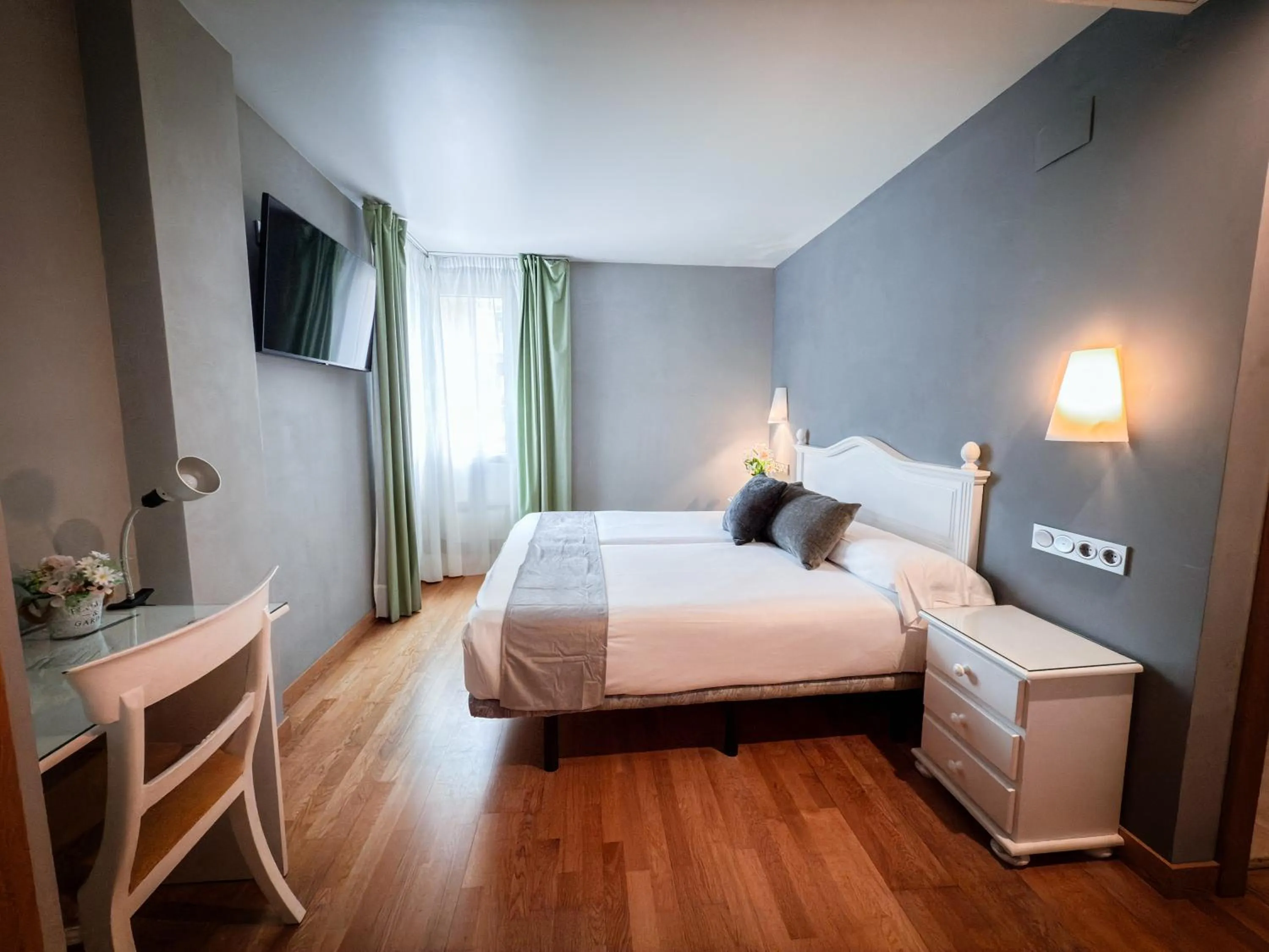 Bedroom, Bed in Hotel Villa De Ermua