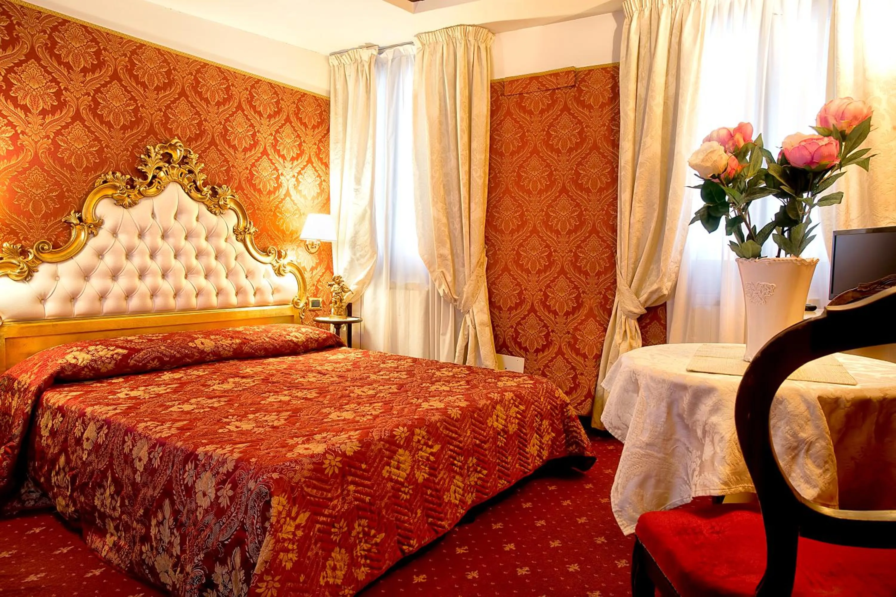 Photo of the whole room, Bed in Ca' Della Loggia