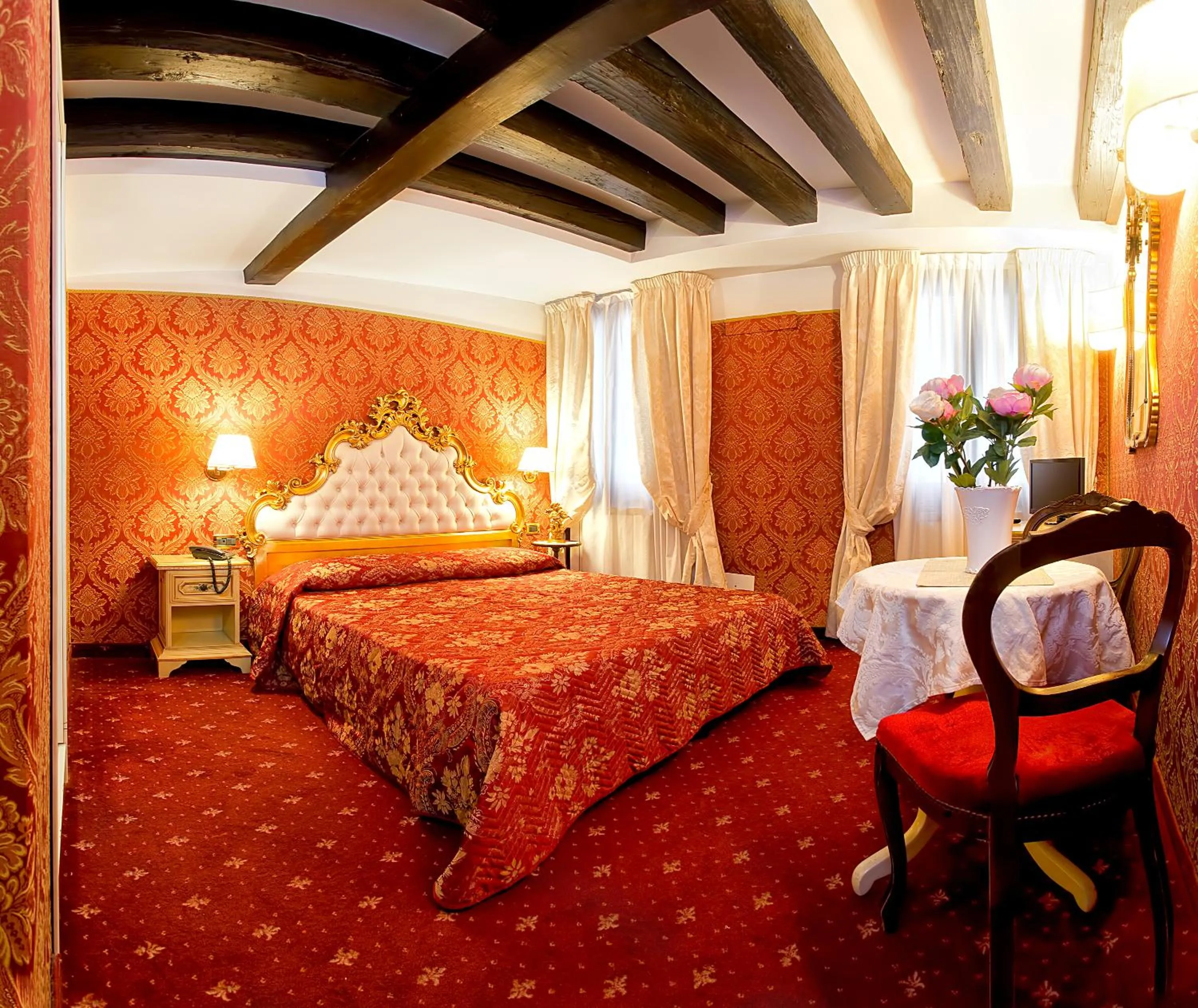 Photo of the whole room, Bed in Ca' Della Loggia