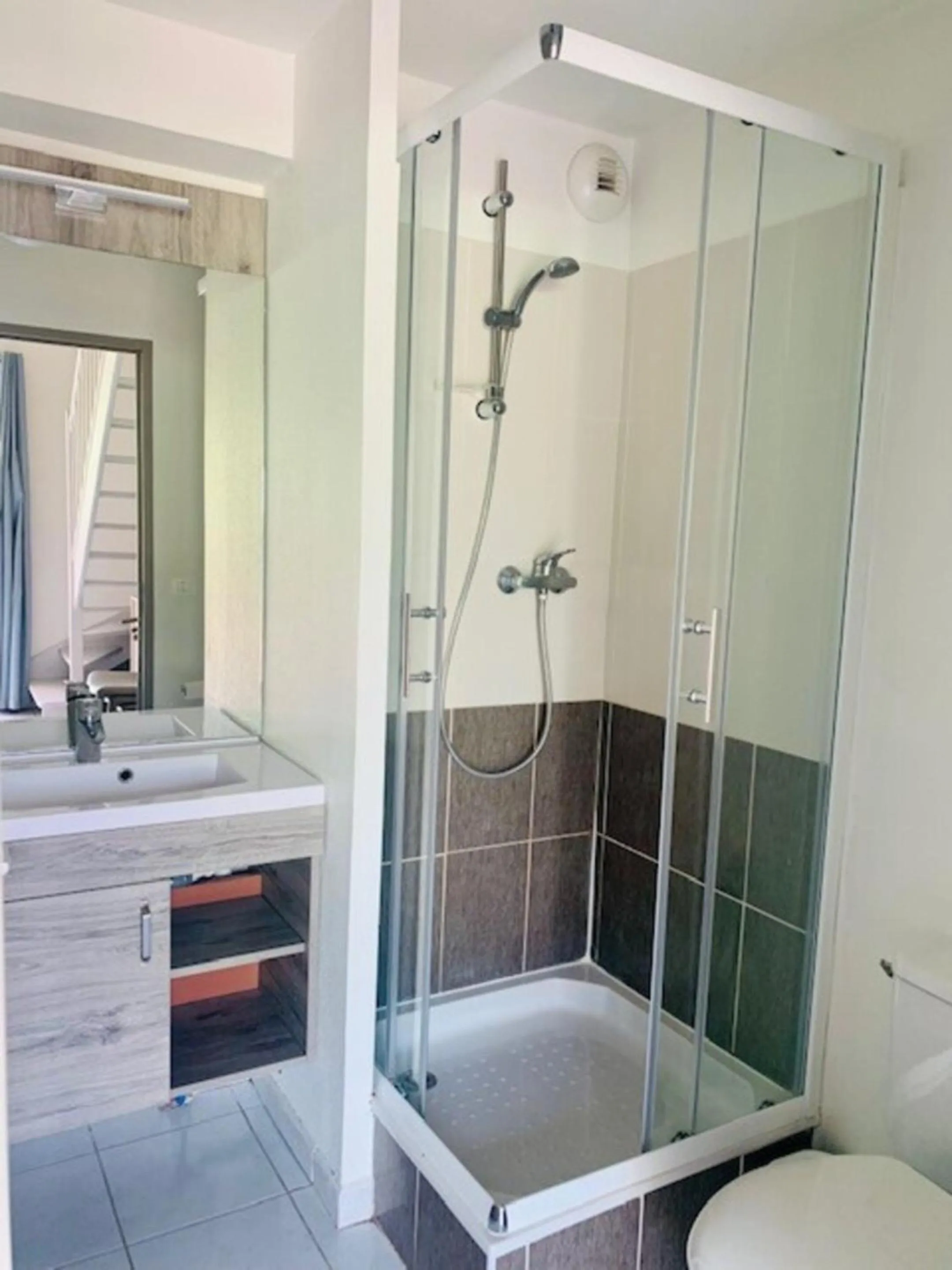 Shower in Le Domaine du Golf*** by Ateya Vacances