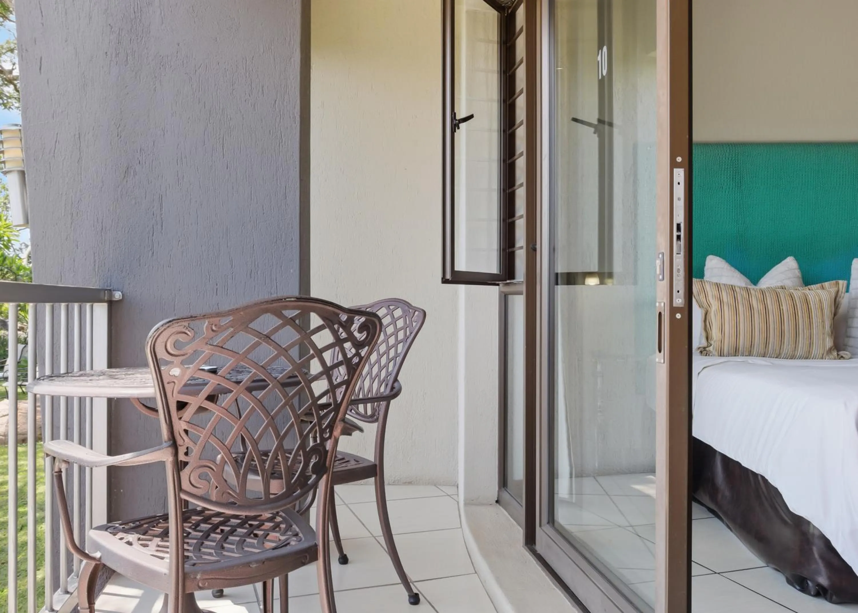 Patio, Bed in La Roca Guest House