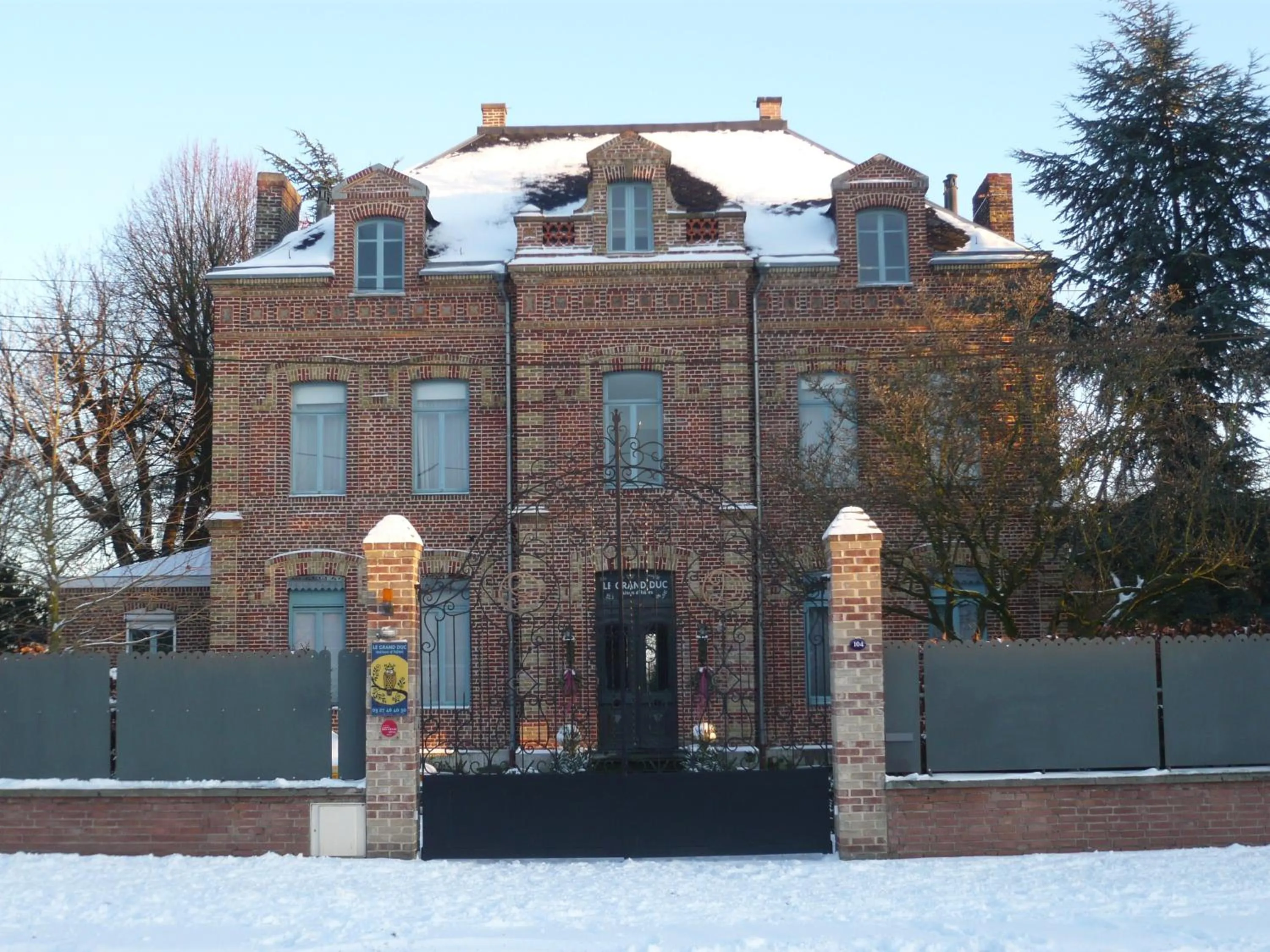 Property building in Le Grand Duc