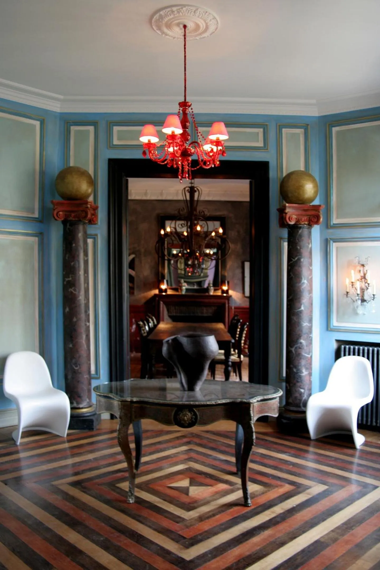 Decorative detail in Le Grand Duc