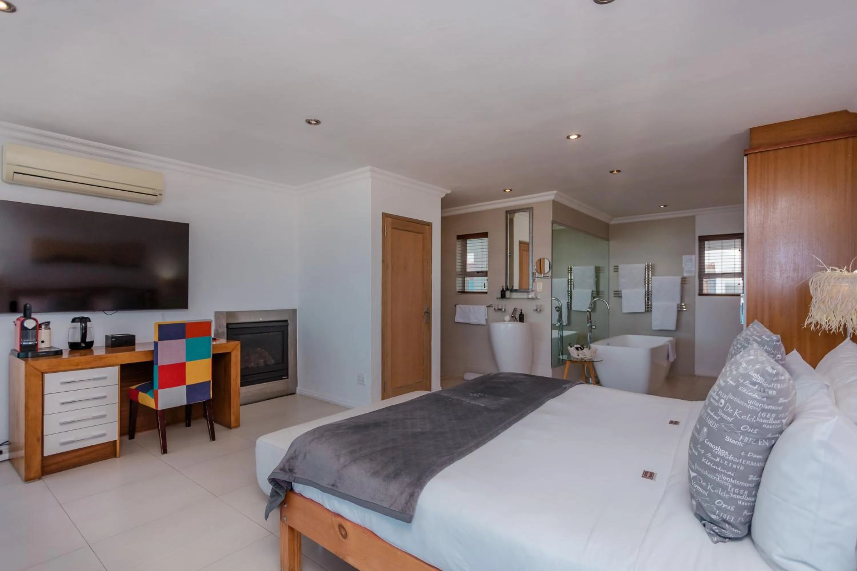 Bed in Sea Star Lodge