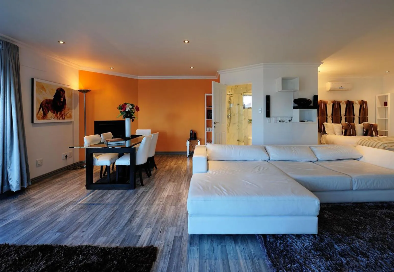 Living room, Bed in Sea Star Lodge