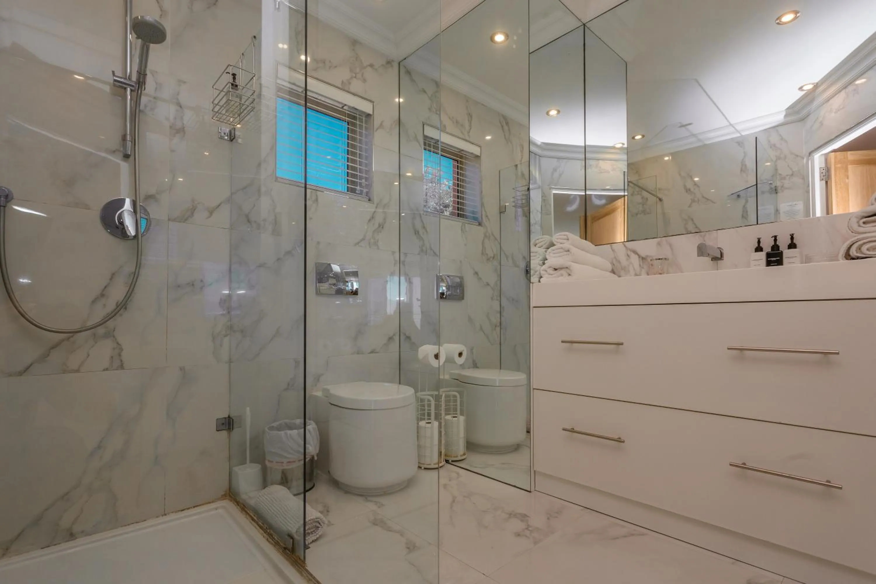 Shower in Sea Star Lodge