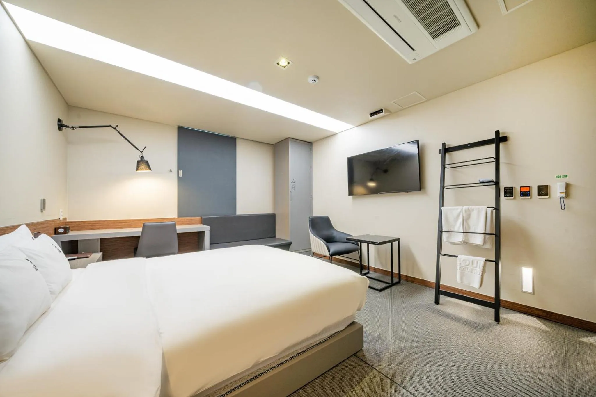 Bed in Louis Boutique Hotel