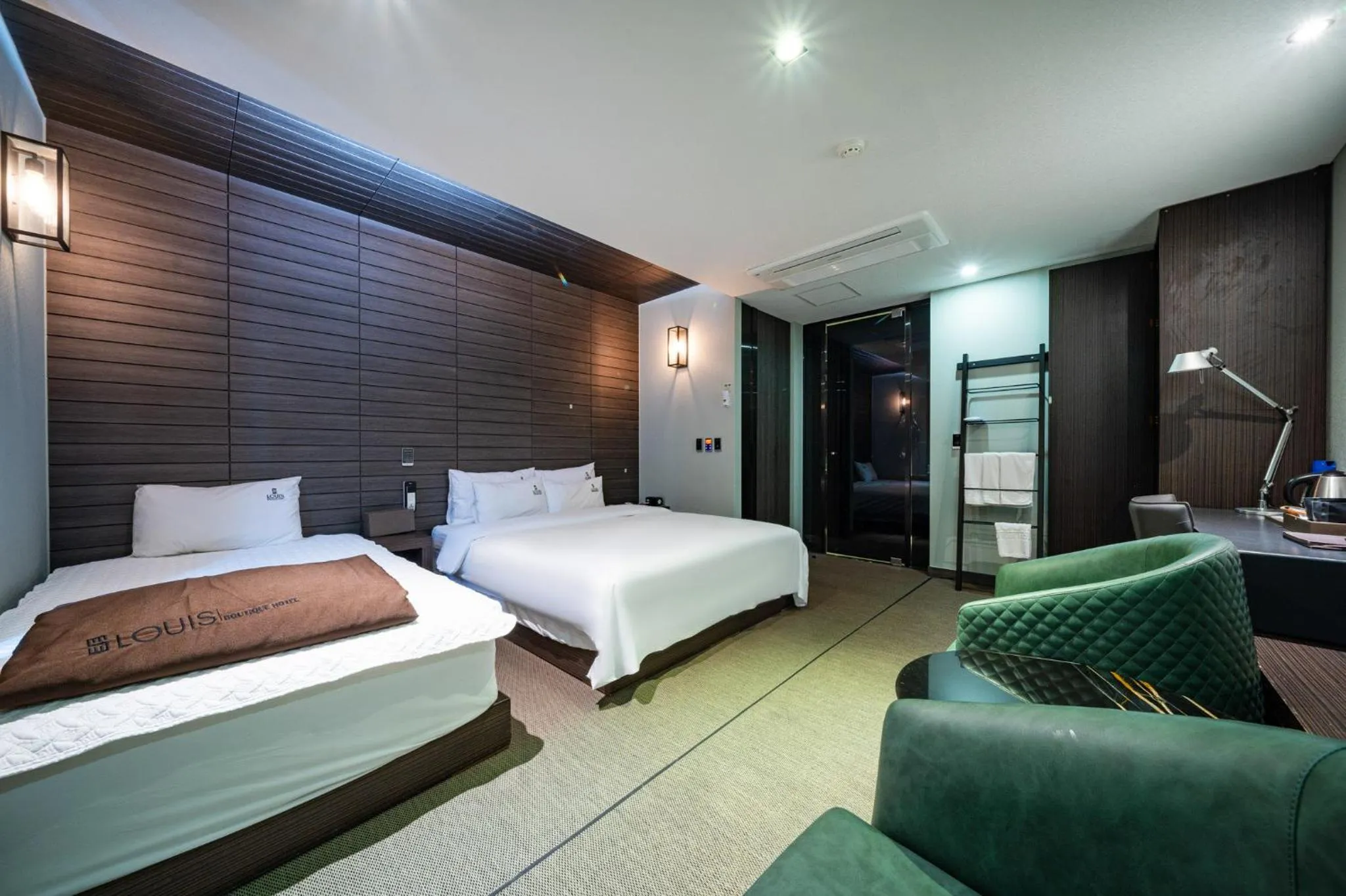 Bed in Louis Boutique Hotel