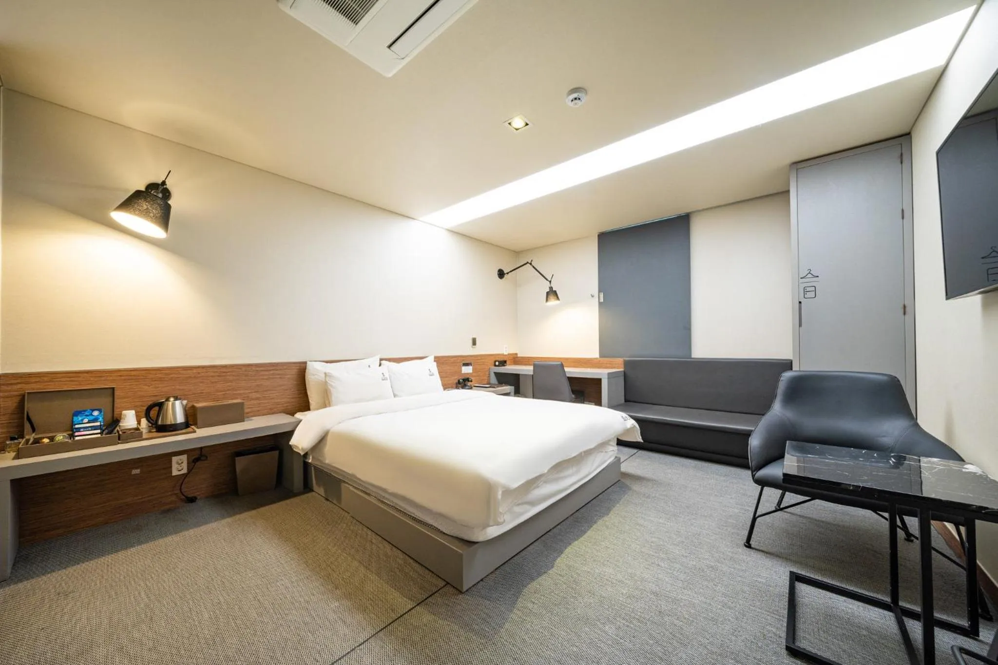 Bed in Louis Boutique Hotel