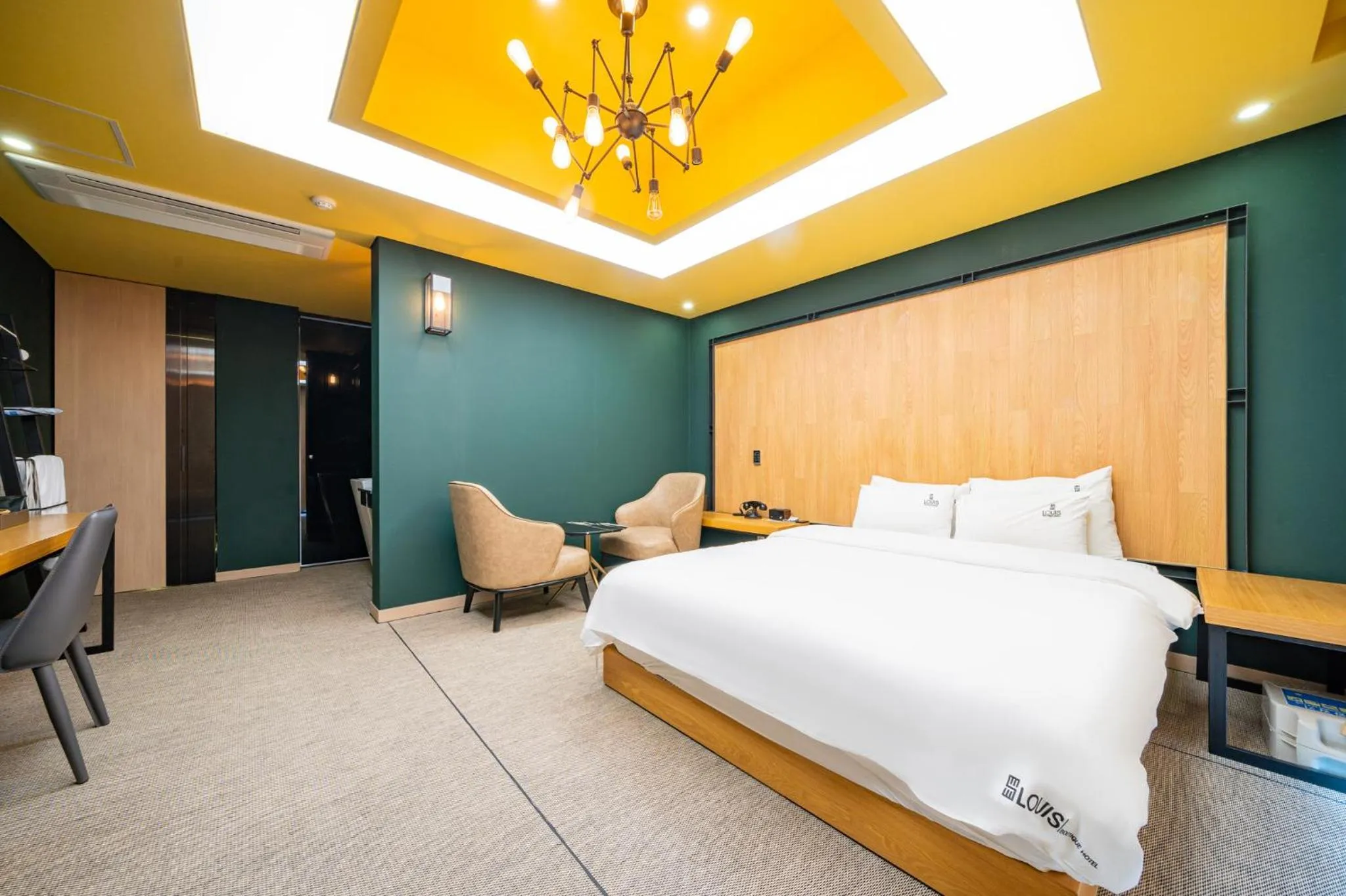 Bed in Louis Boutique Hotel