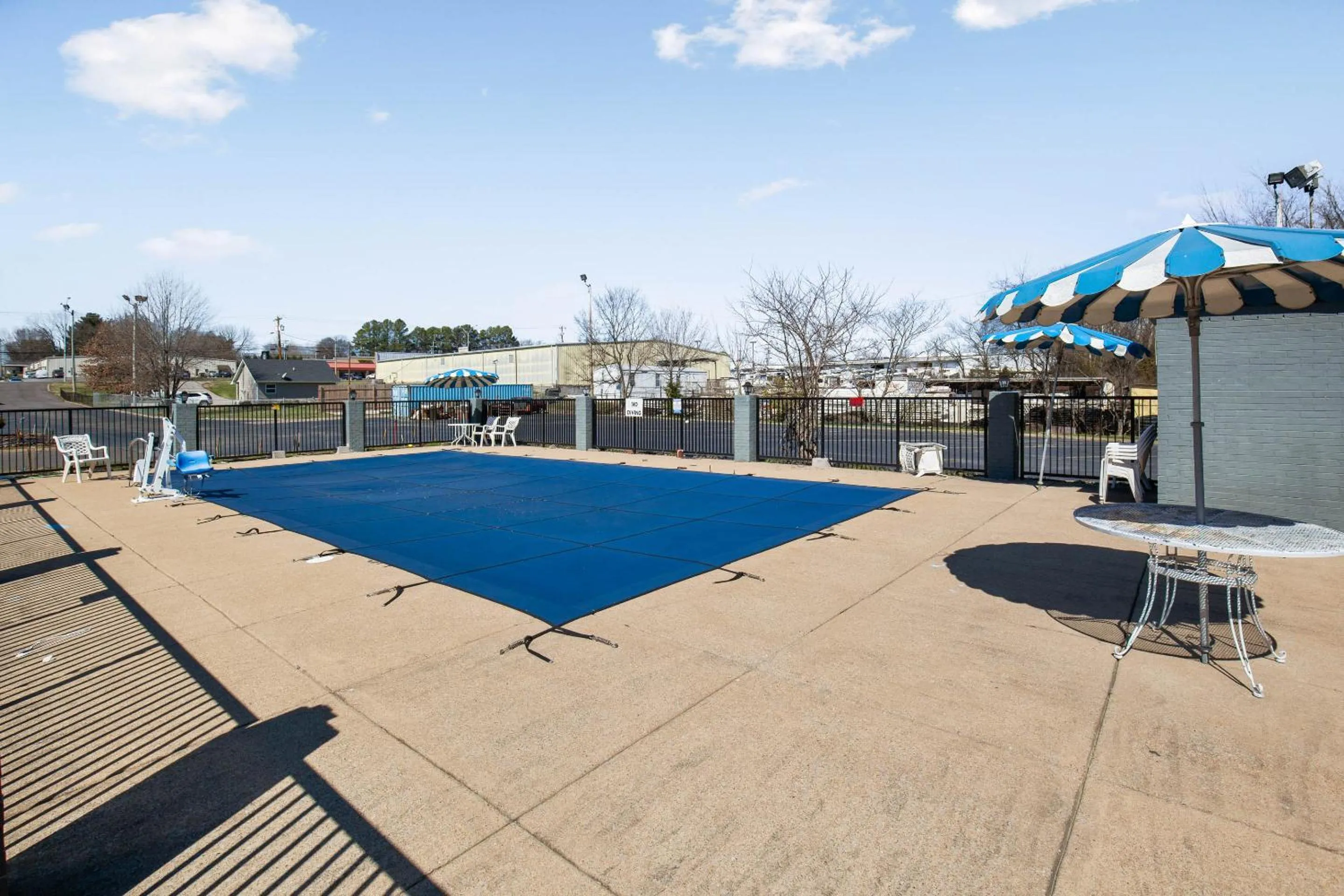 Swimming pool in Hotel O Columbia Downtown near I-65