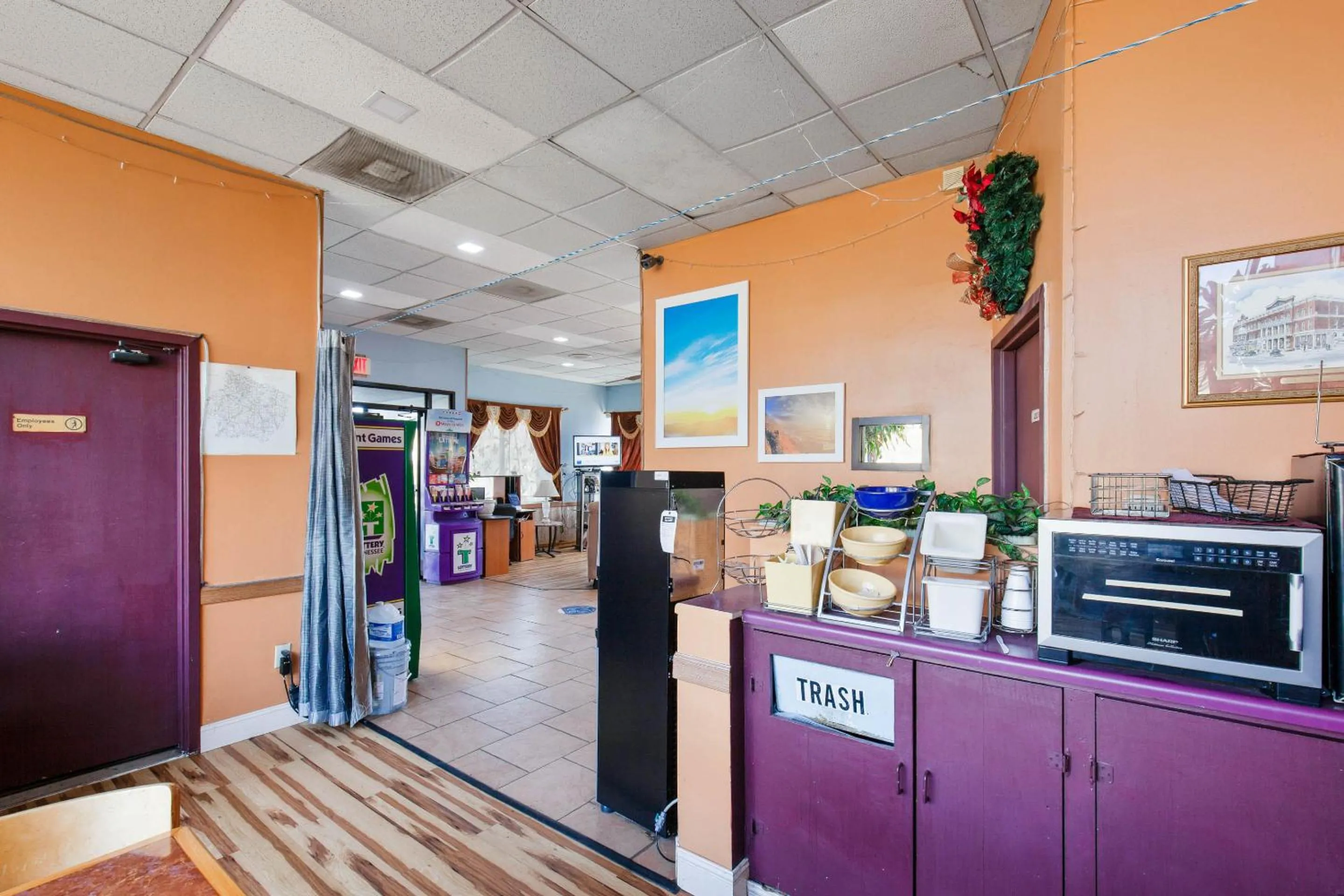 Kitchen or kitchenette in Hotel O Columbia Downtown near I-65