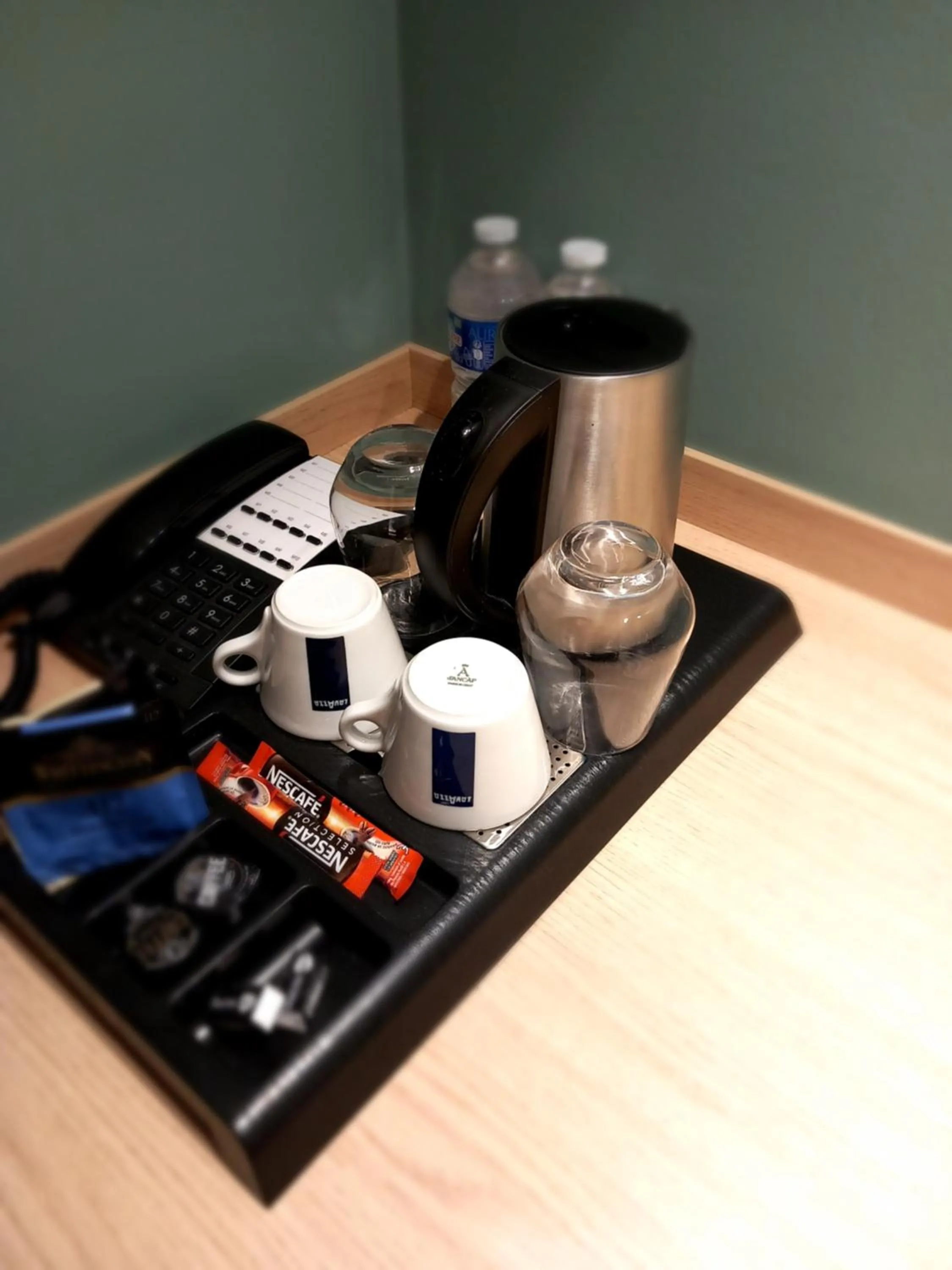 Coffee/tea facilities in Hôtel Aster Restaurant Aux Arcades
