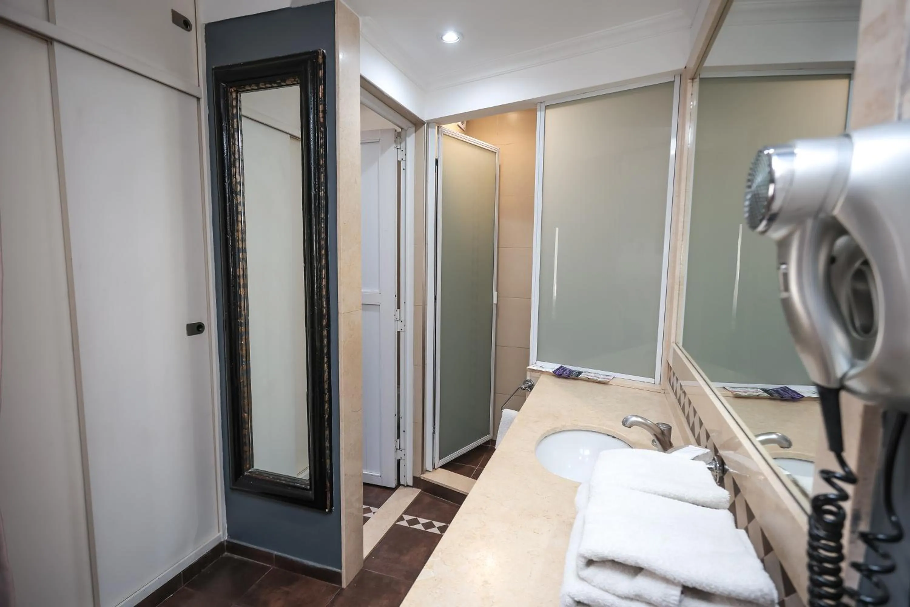 Bathroom in Hotel A&B Internacional