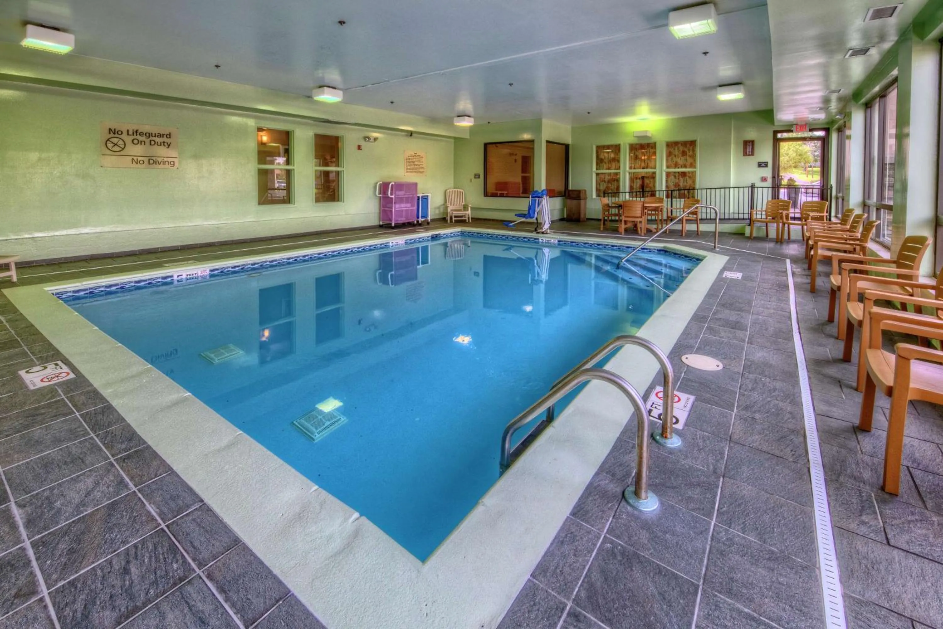 Pool view in Hampton Inn Ashland