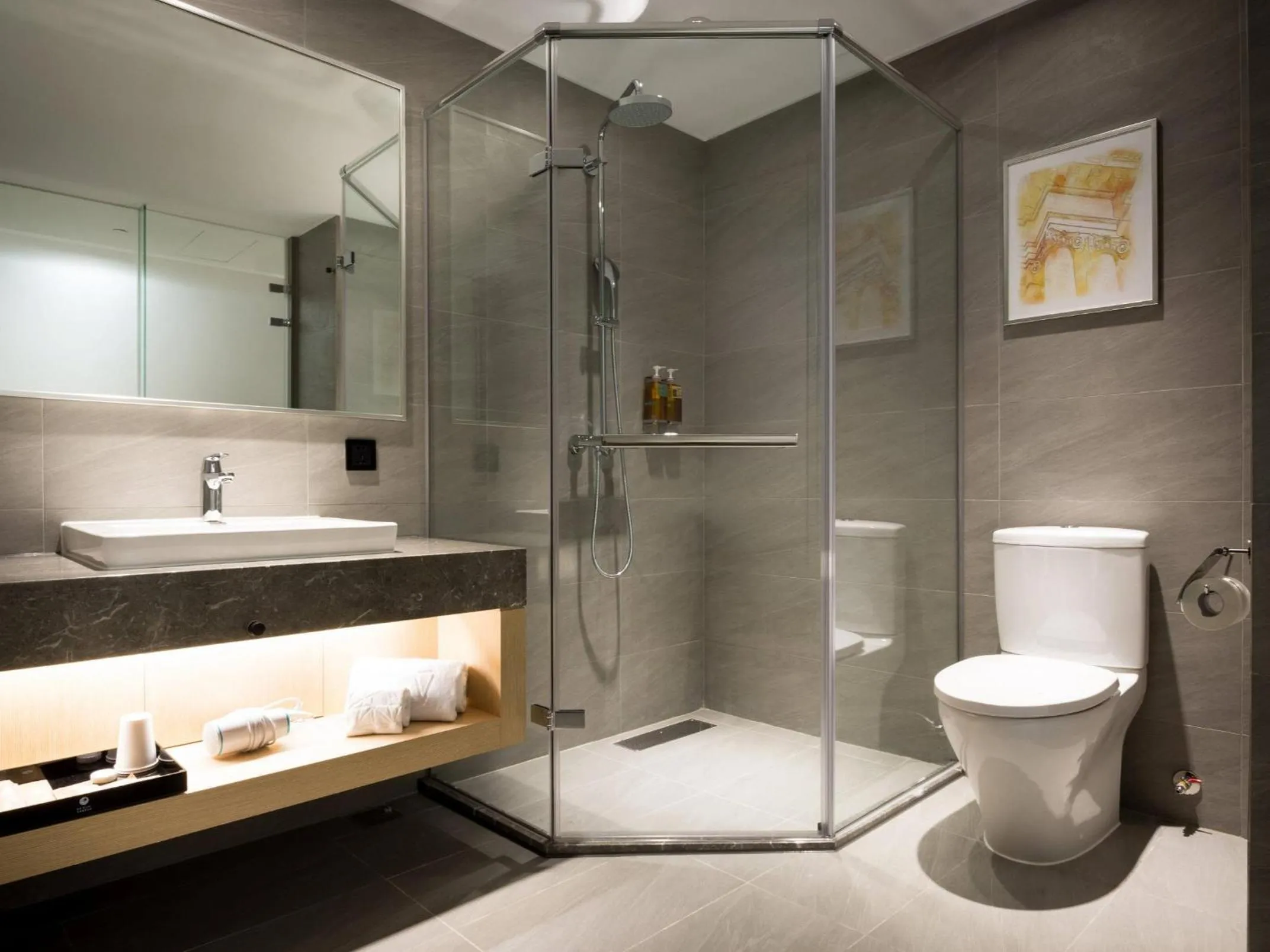 Shower in 台南星鑽國際商旅 Hua Hotel