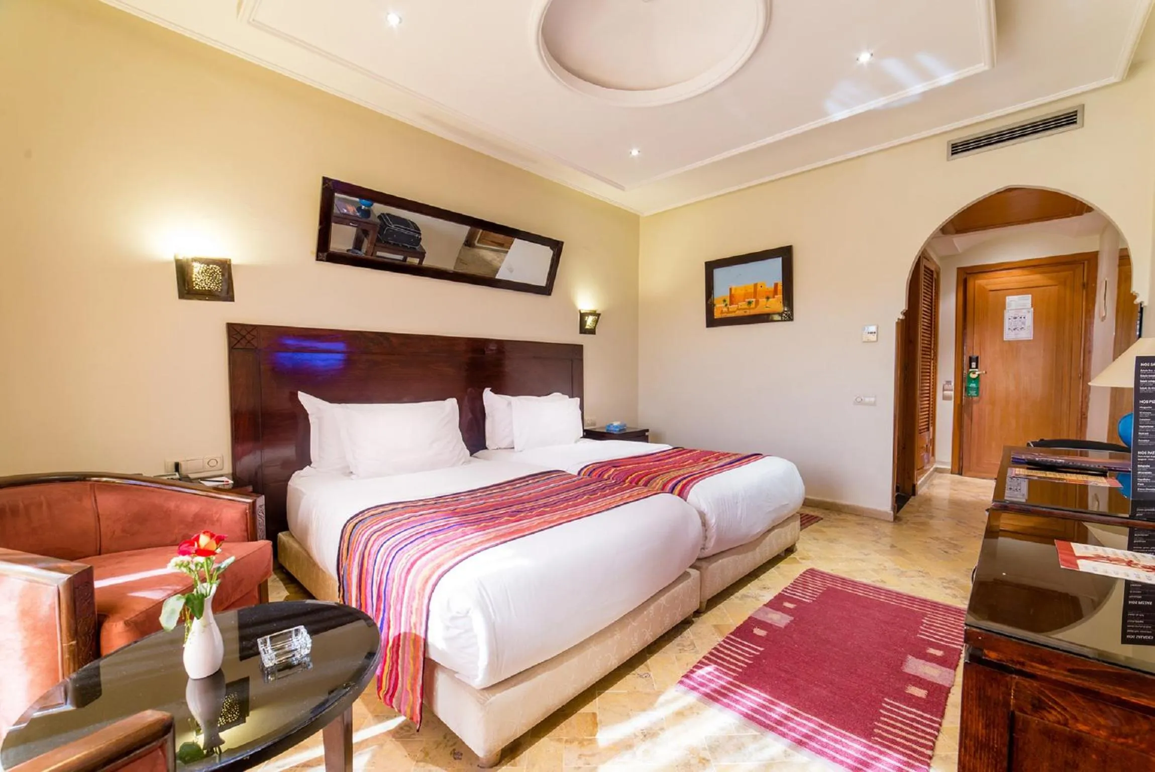 Photo of the whole room in Hotel Les Trois Palmiers