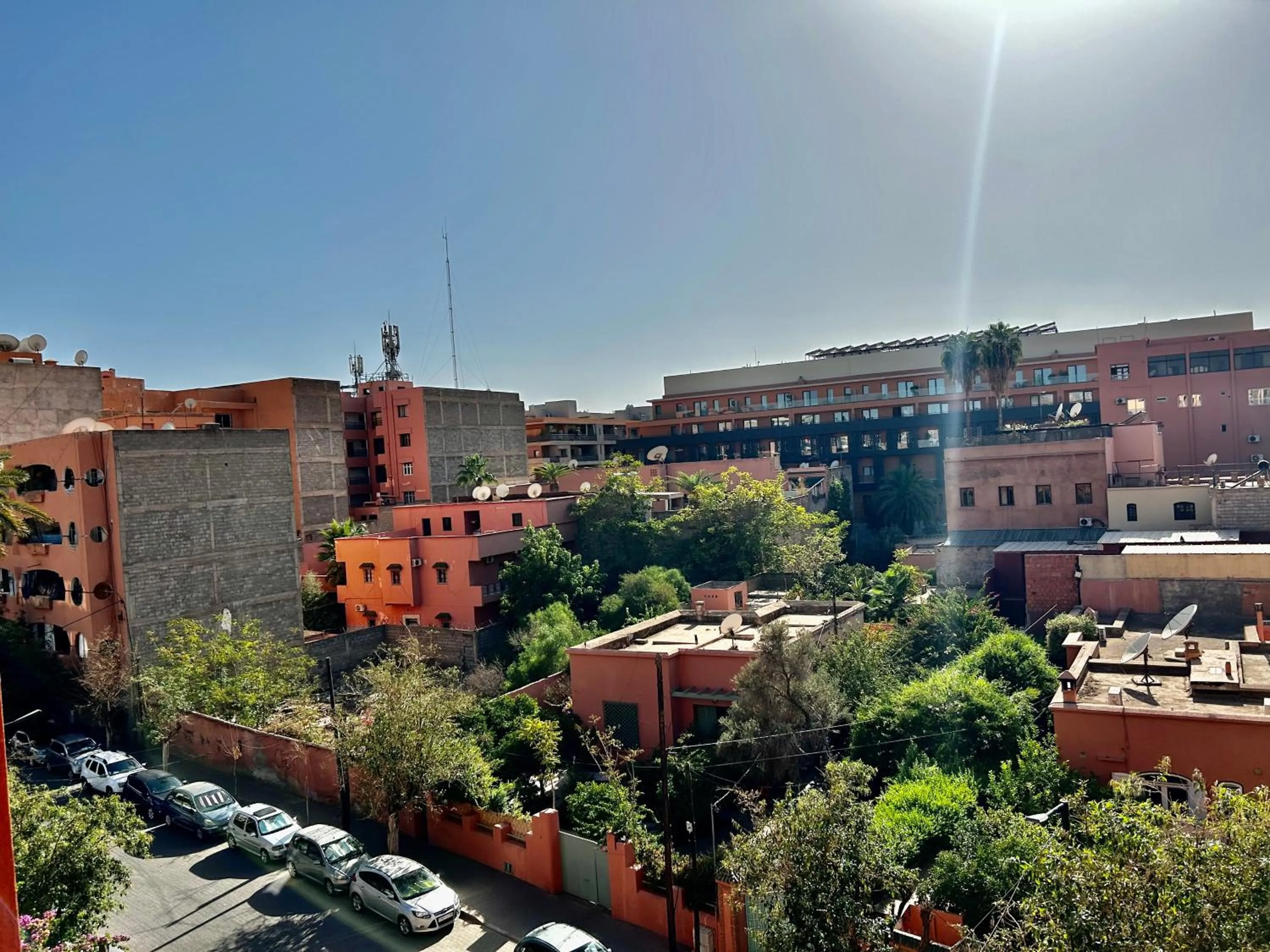 Day in Hotel Les Trois Palmiers