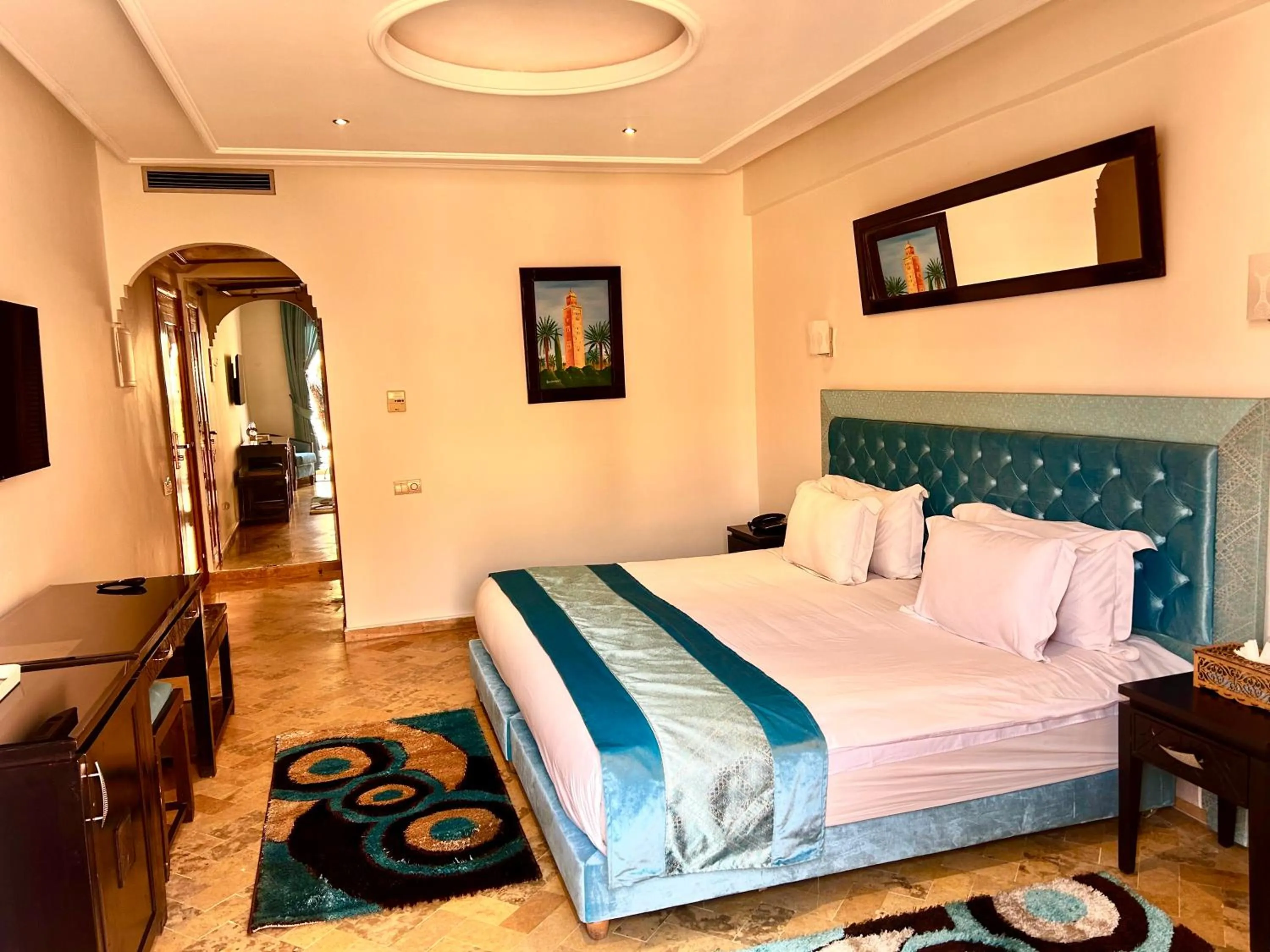 Photo of the whole room in Hotel Les Trois Palmiers