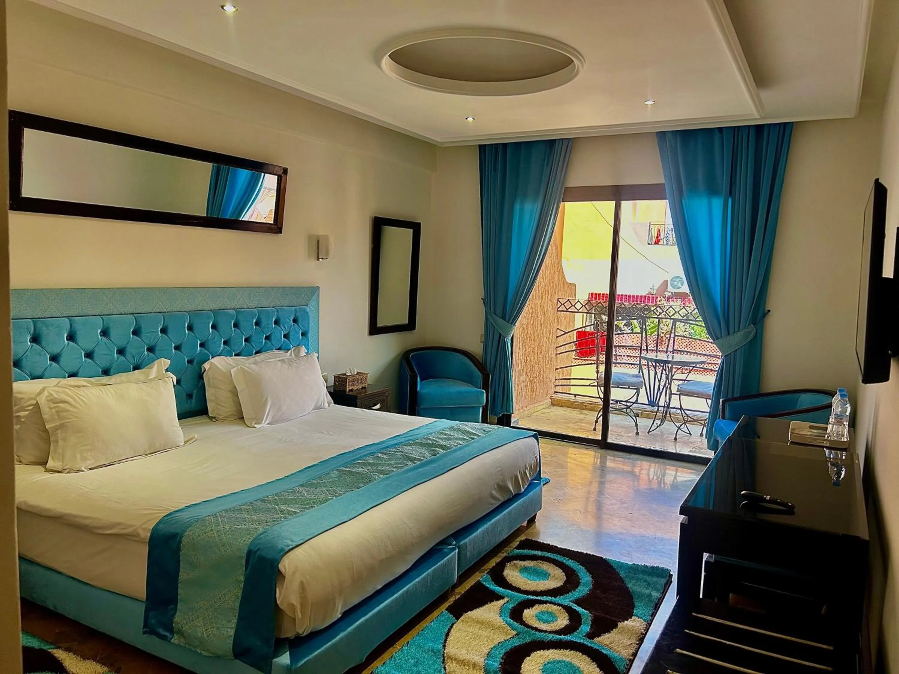 Photo of the whole room in Hotel Les Trois Palmiers