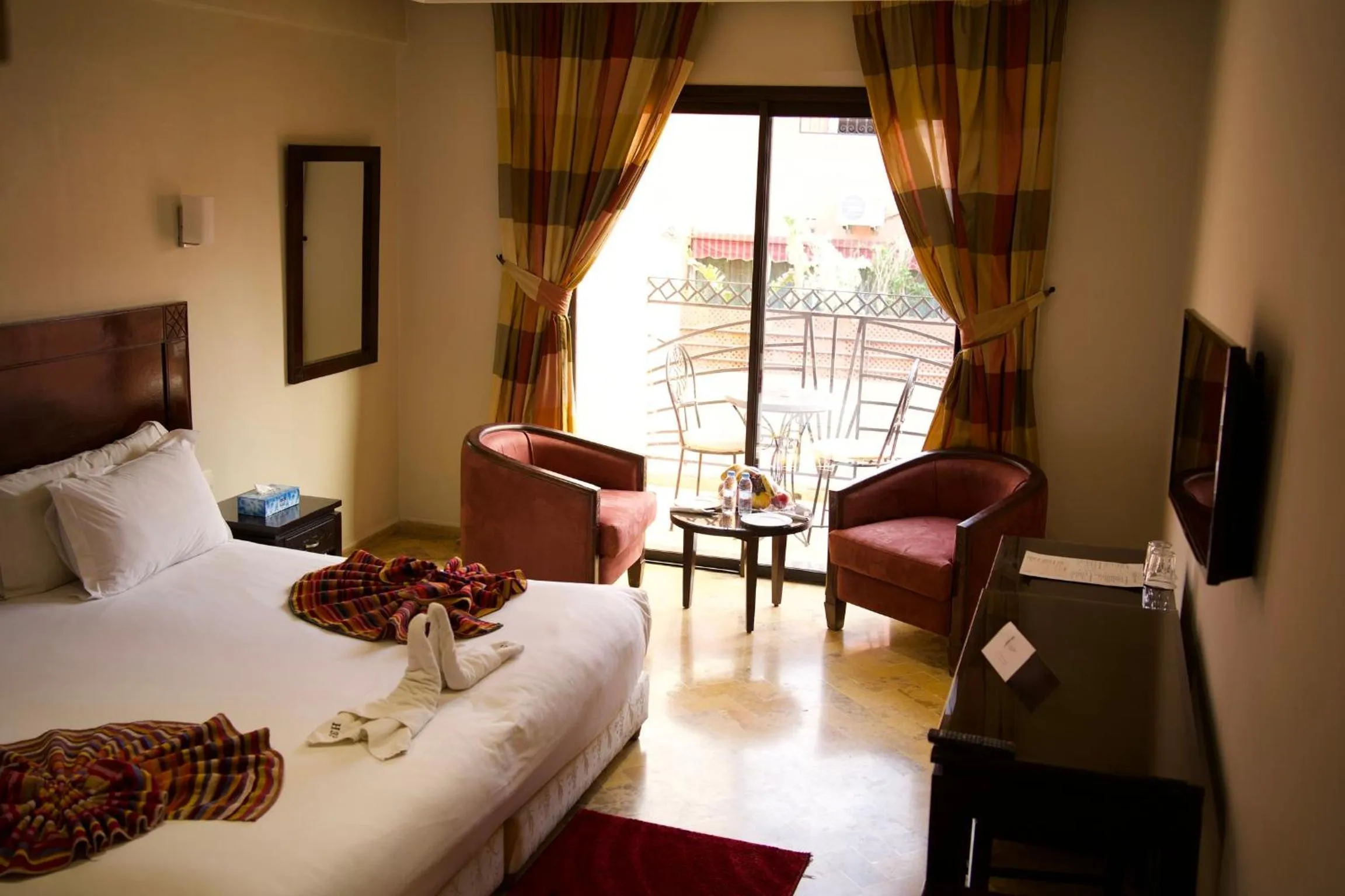 Bed in Hotel Les Trois Palmiers