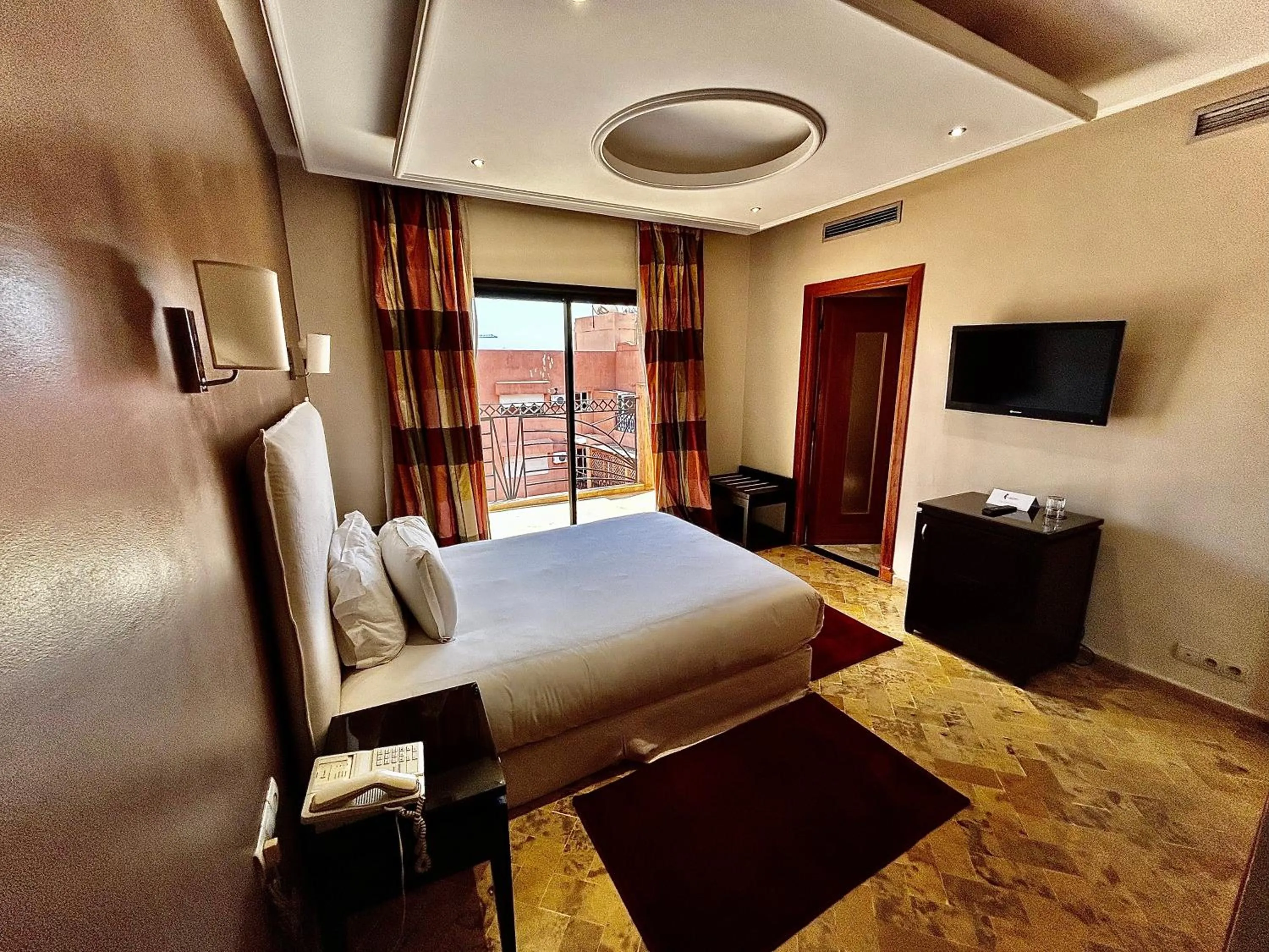 Photo of the whole room in Hotel Les Trois Palmiers