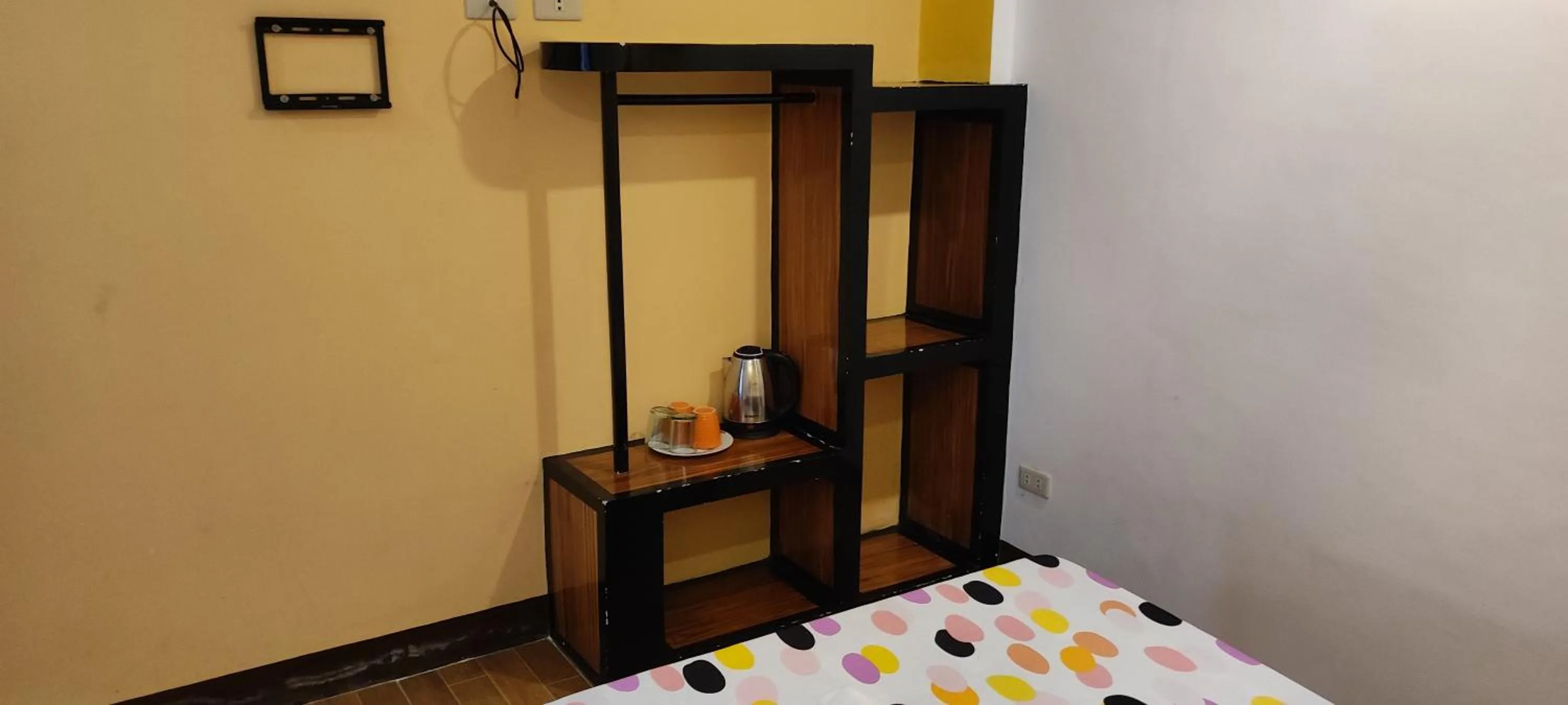 Photo of the whole room, Bed in Vali-Joe Travel Lodge