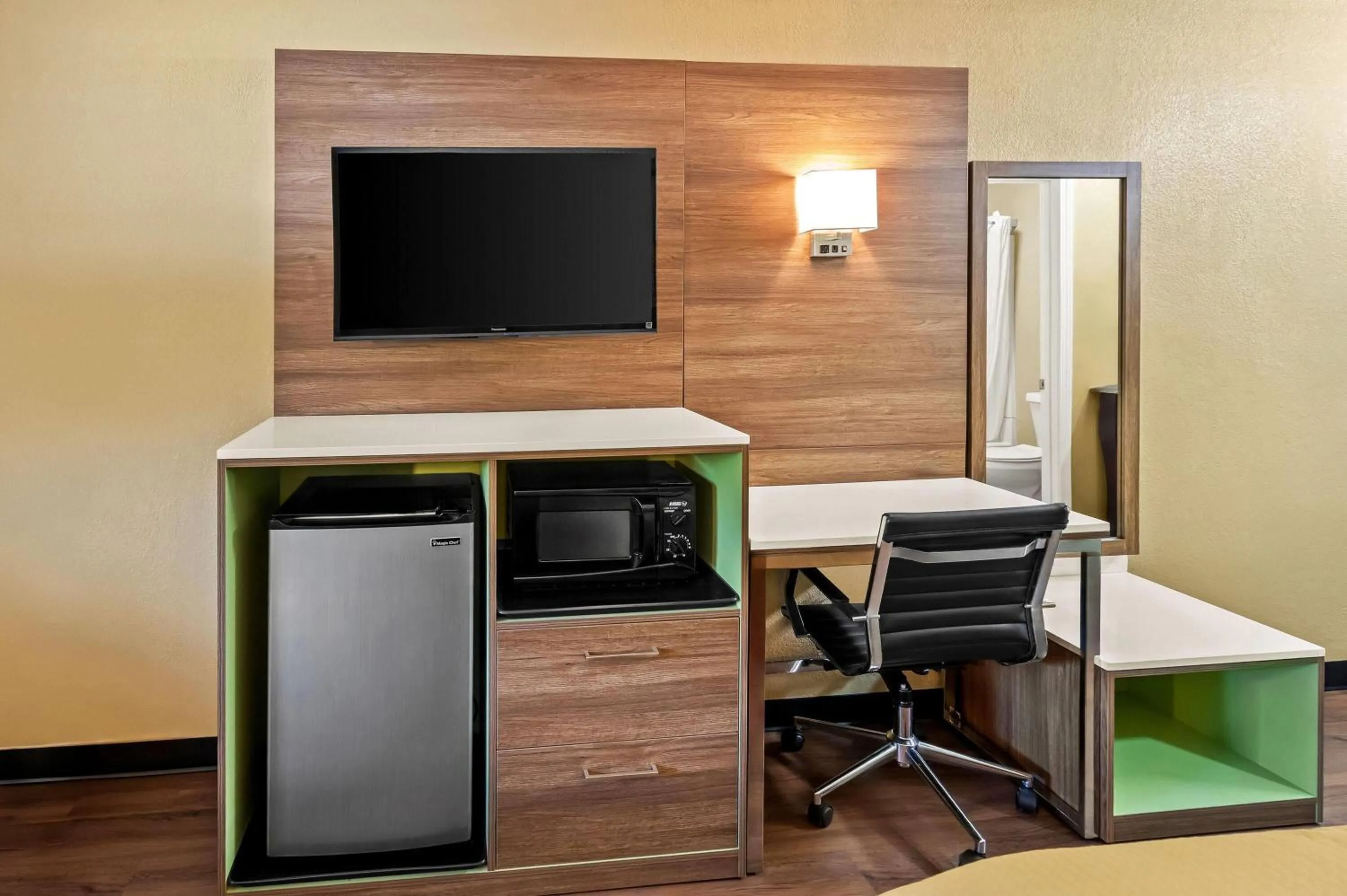 Bed in Super 8 by Wyndham Cincinnati-Springdale OH