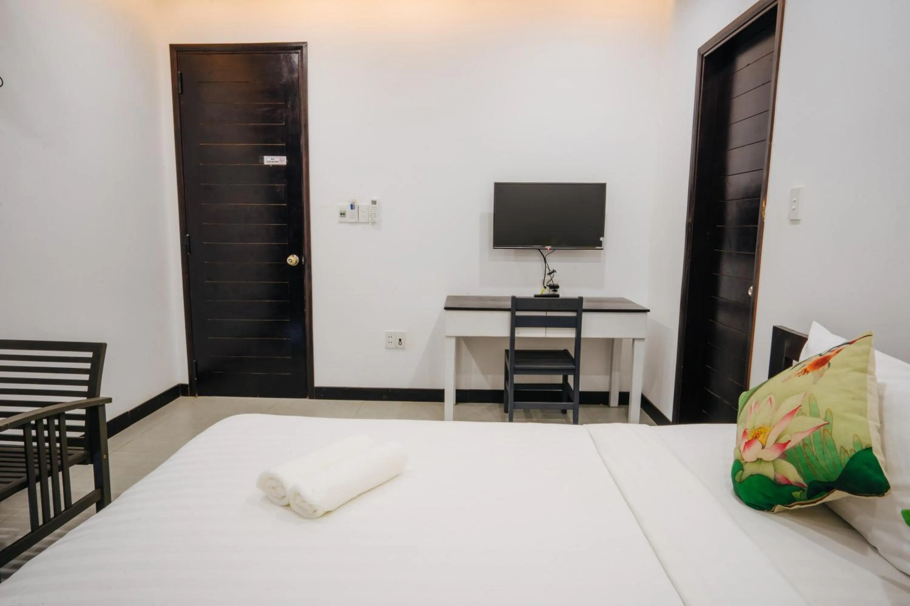 Communal lounge/ TV room, Bed in Hoi An Lotus Aroma Villa