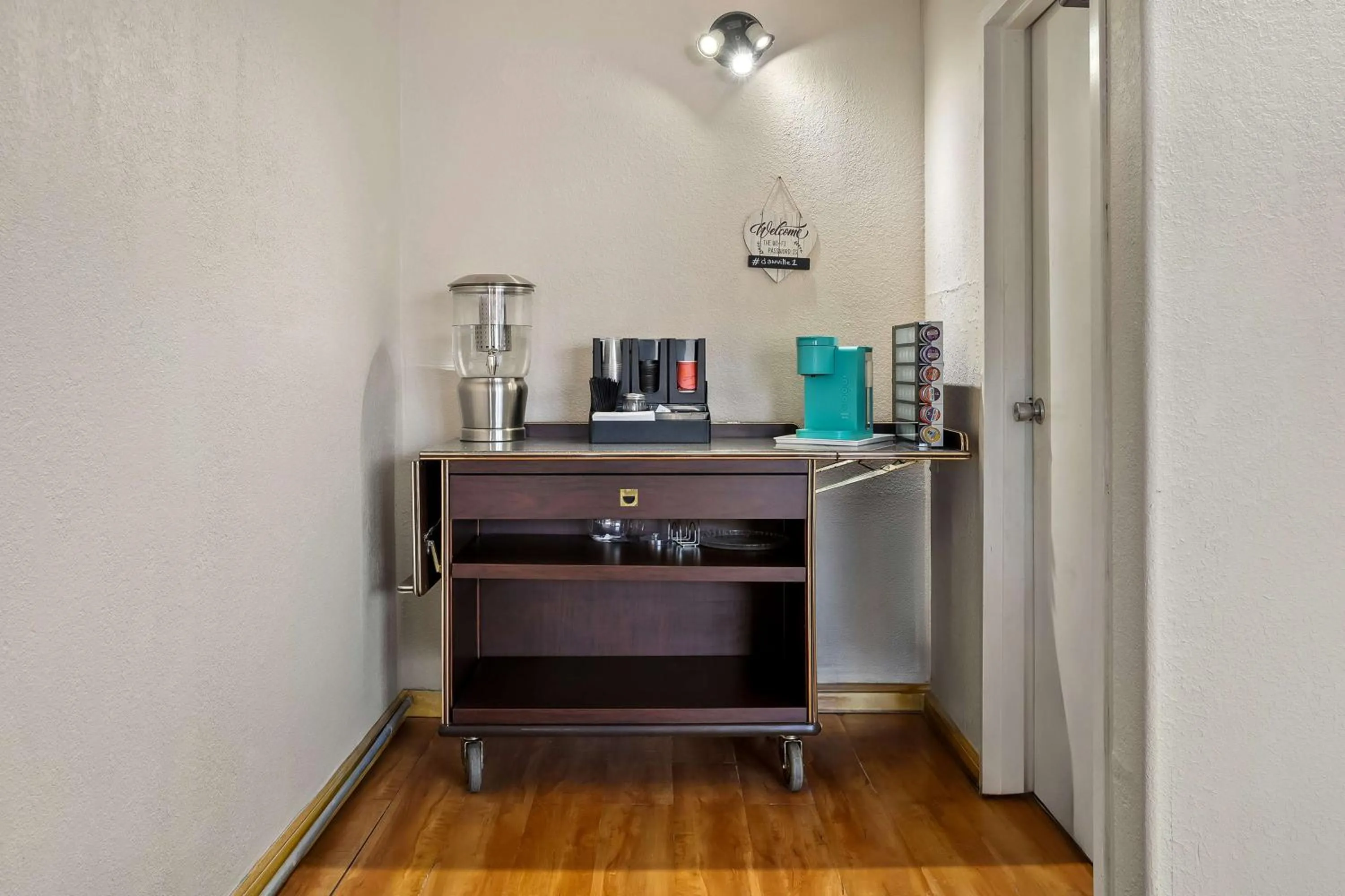 Food and drinks in Americas Best Value Inn Danville