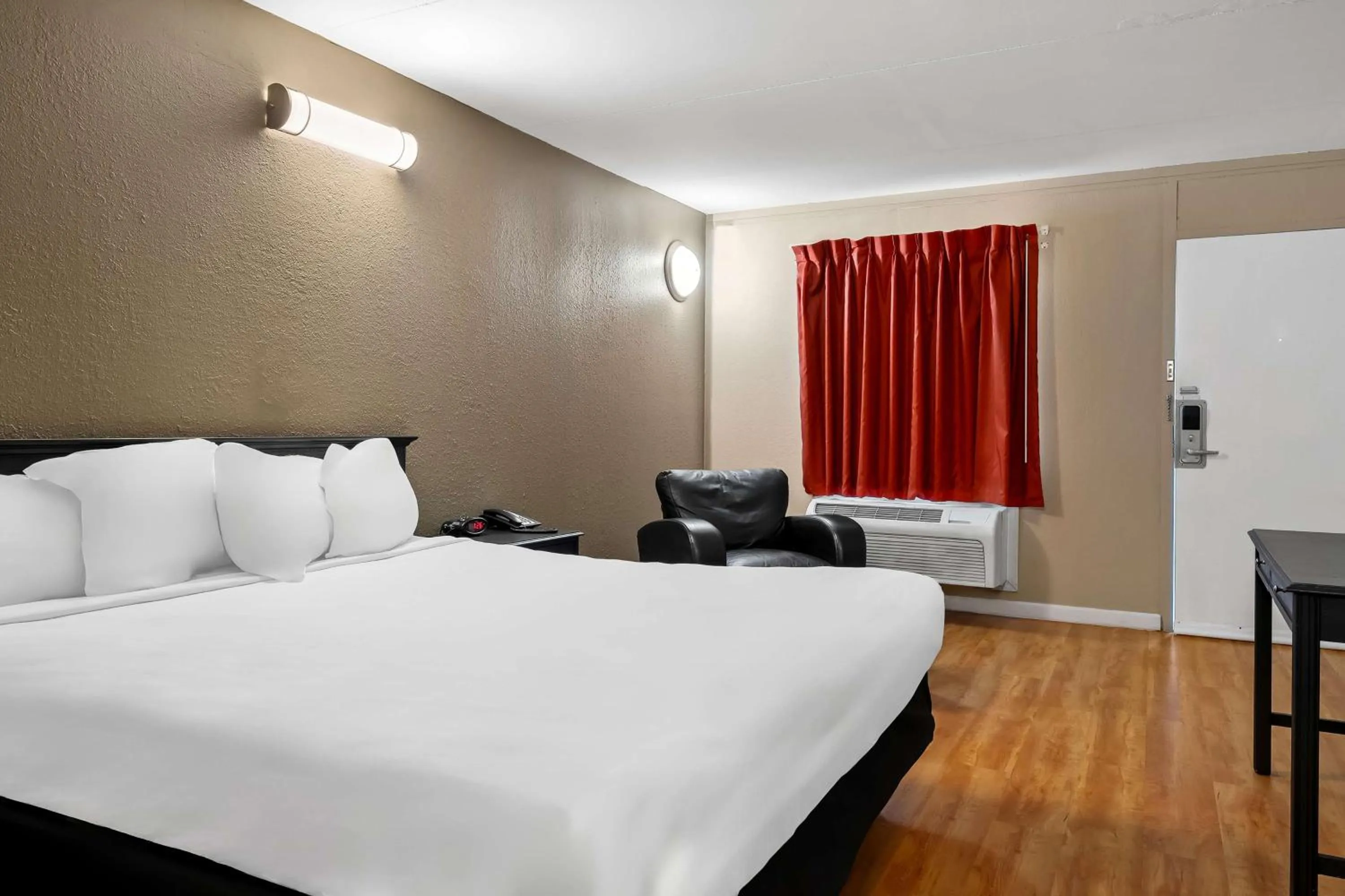 Bedroom, Bed in Americas Best Value Inn Danville