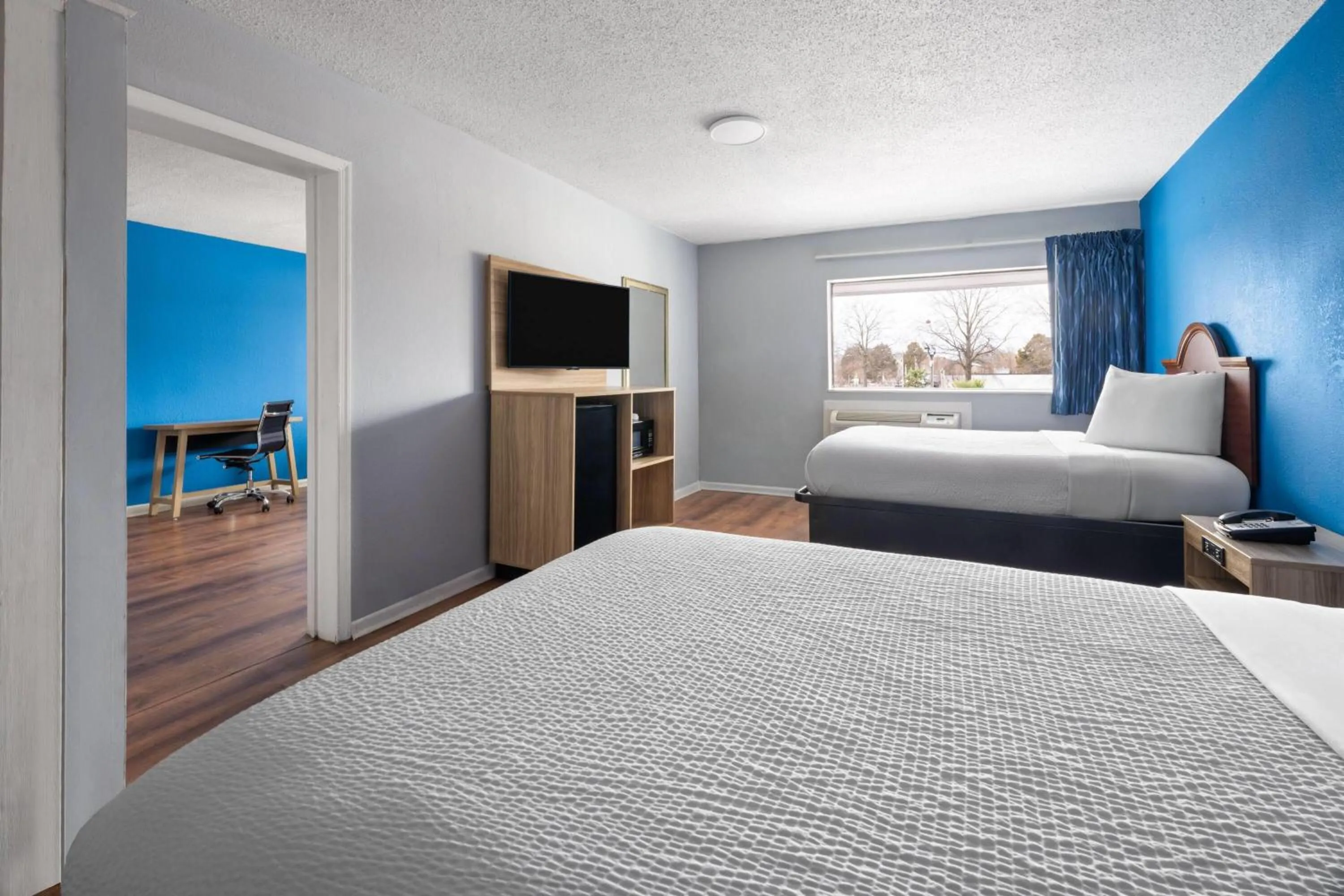 Photo of the whole room, Bed in Super 8 by Wyndham Portsmouth - Norfolk
