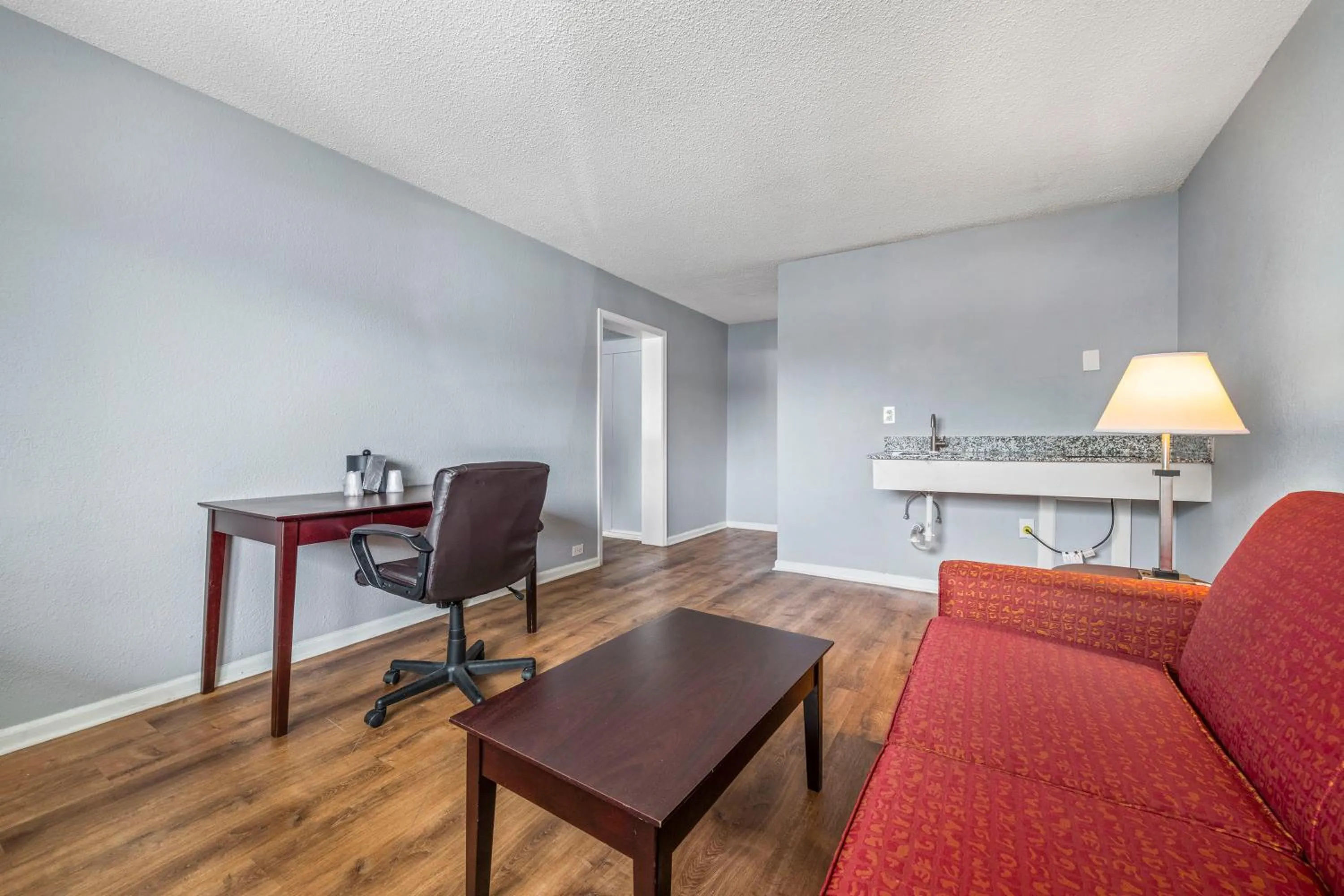 Super 8 by Wyndham Portsmouth - Norfolk