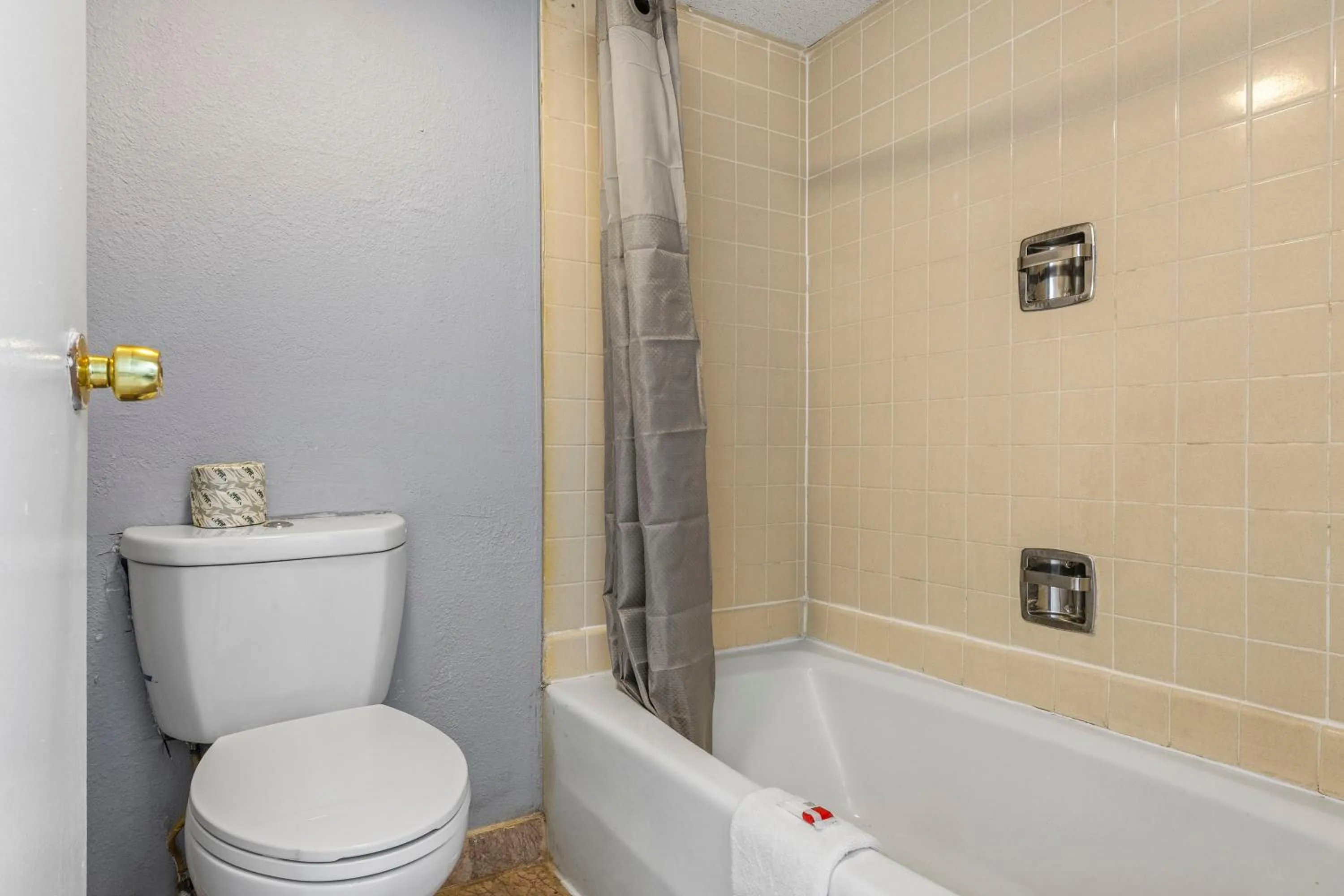 Super 8 by Wyndham Portsmouth - Norfolk