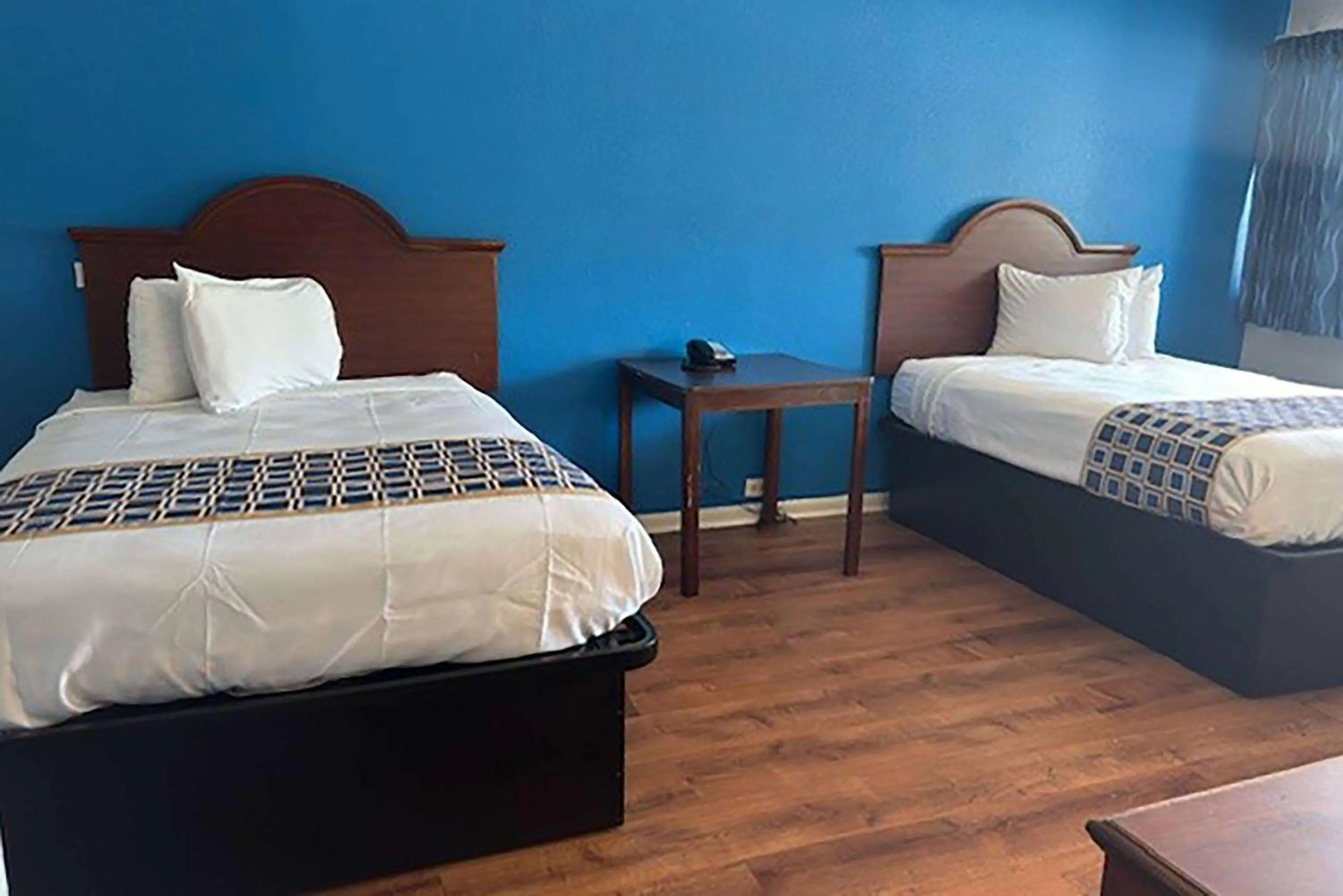 Photo of the whole room, Bed in Super 8 by Wyndham Portsmouth - Norfolk